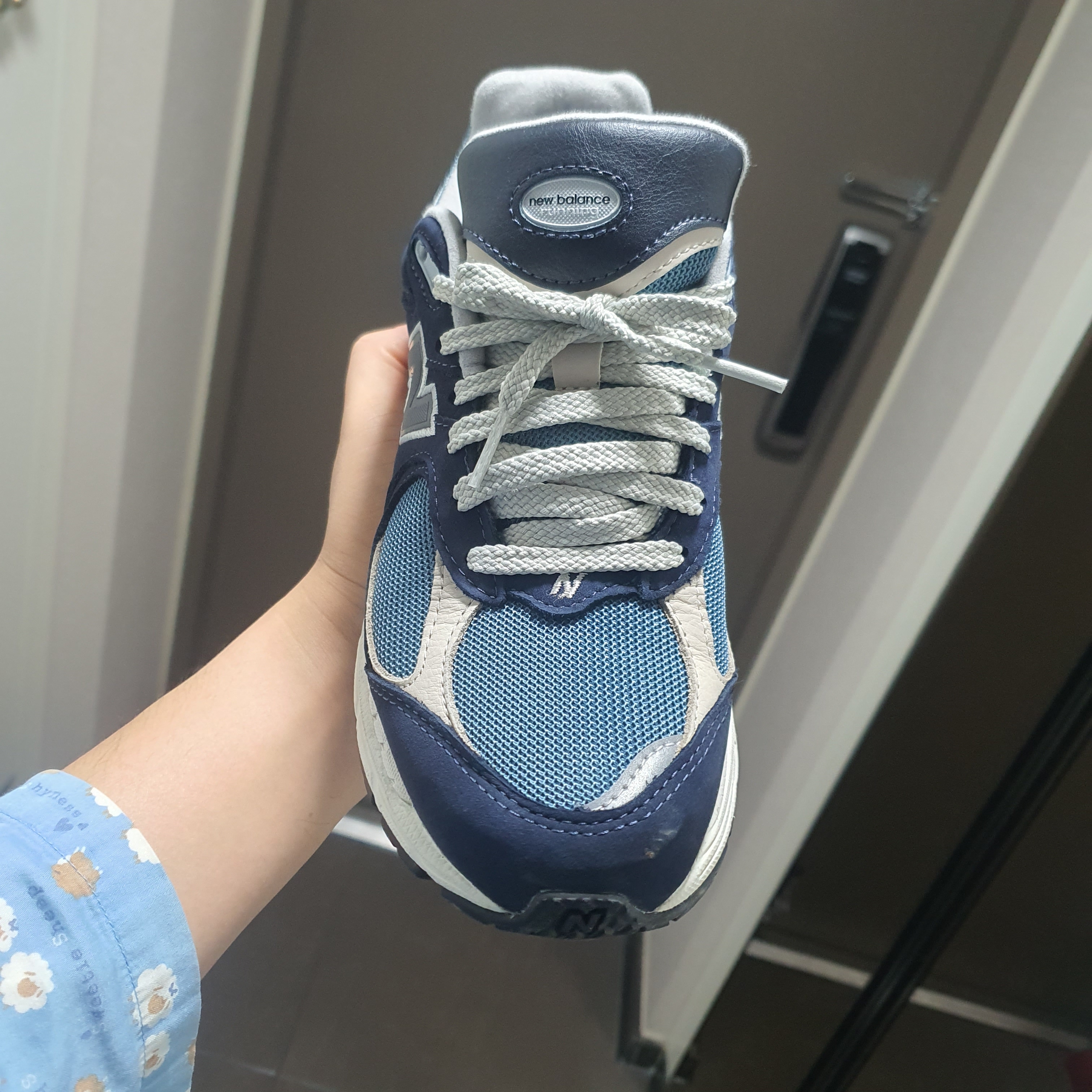 New Balance 2002R Dark Navy 착용 스타일 - 3