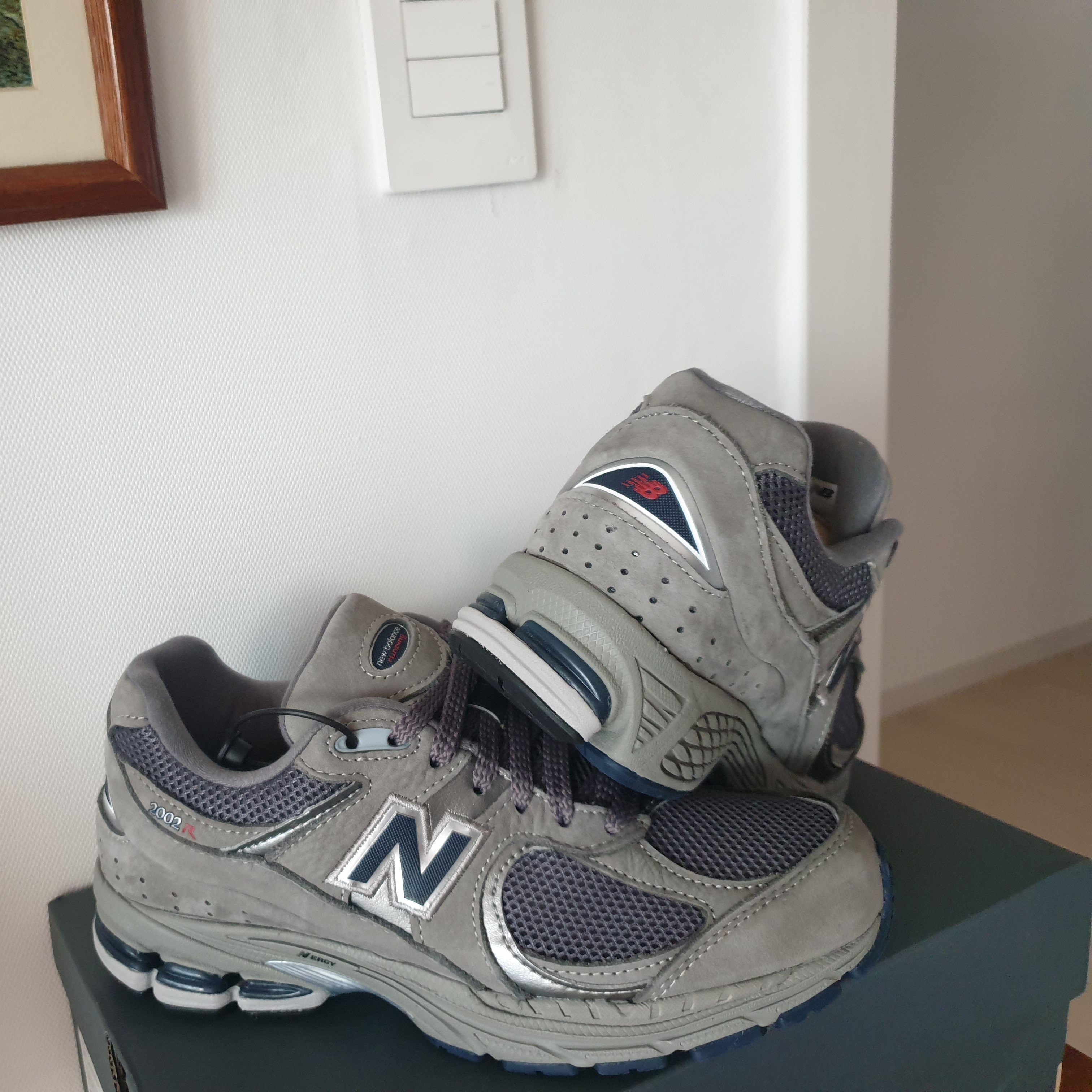 New Balance 2002R Gray 착용 스타일