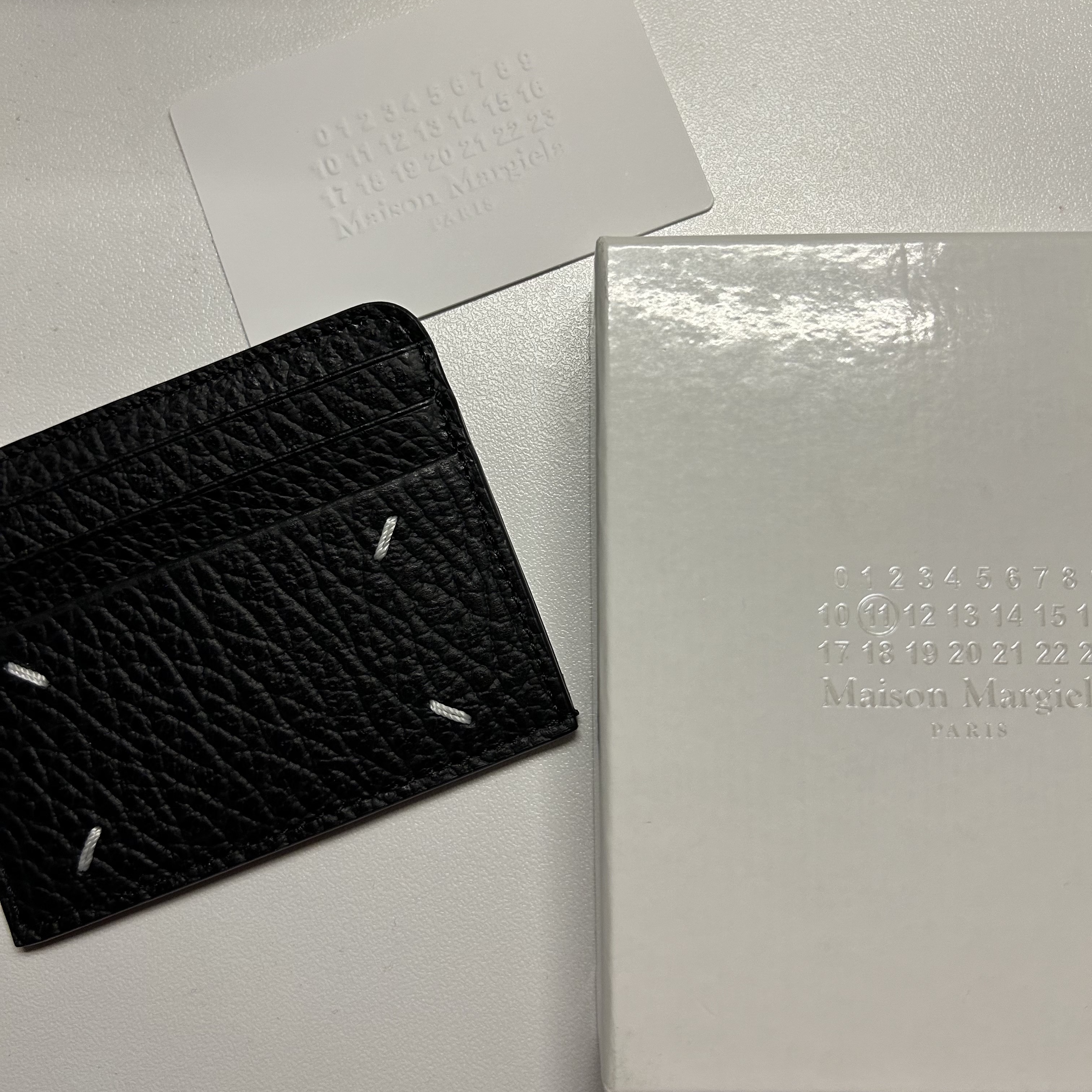 Maison Margiela Stitch Card Holder Black 착용 스타일