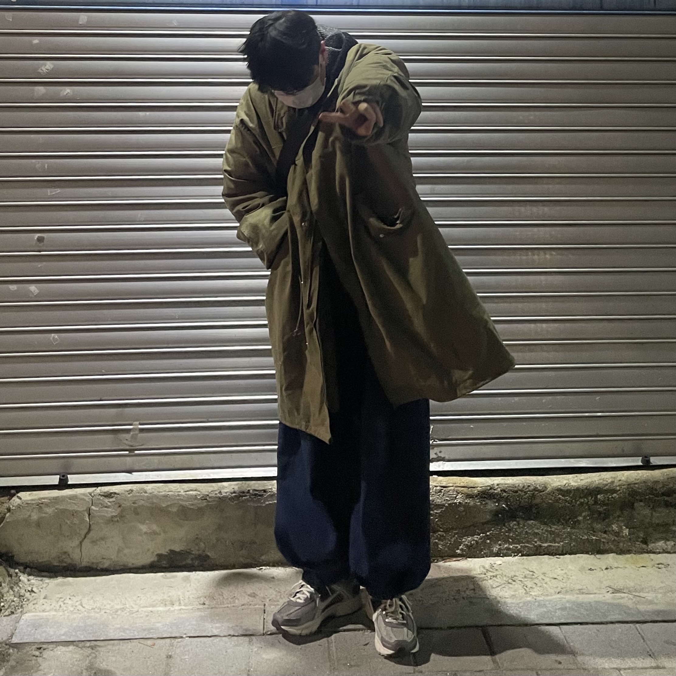 (W) Nike Zoom Vomero 5 Cobblestone and Flat Pewter, Zara x Ader Error Wide Leg Jeans Blue 착용 스타일 - 1