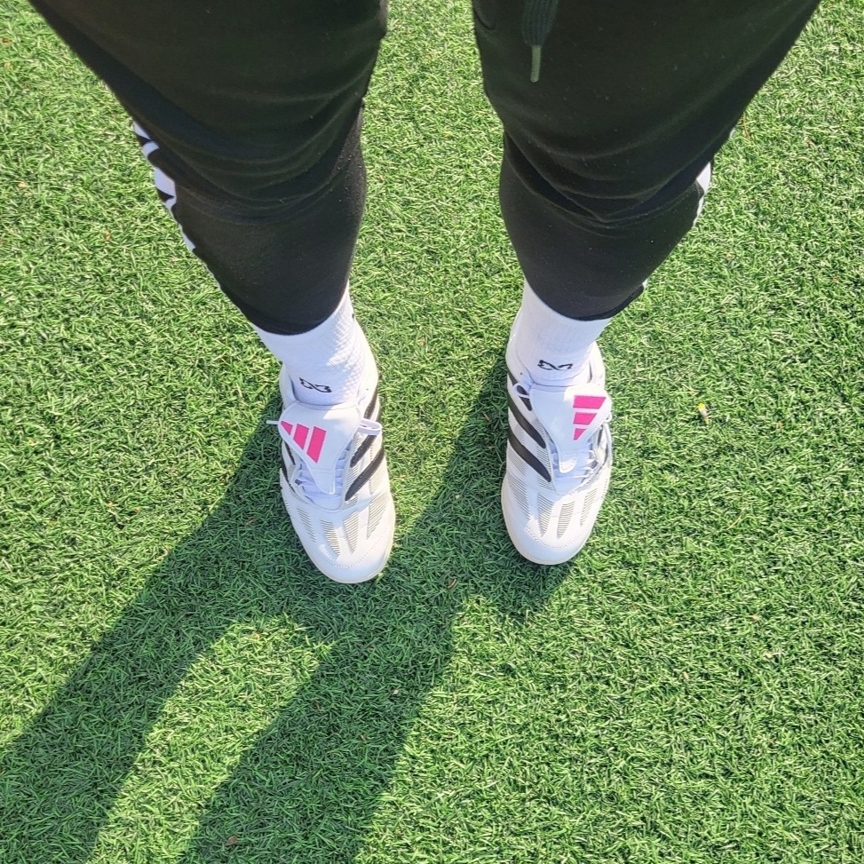 Adidas Predator Precision.1 TF Cloud White Team Shock Pink 착용 스타일