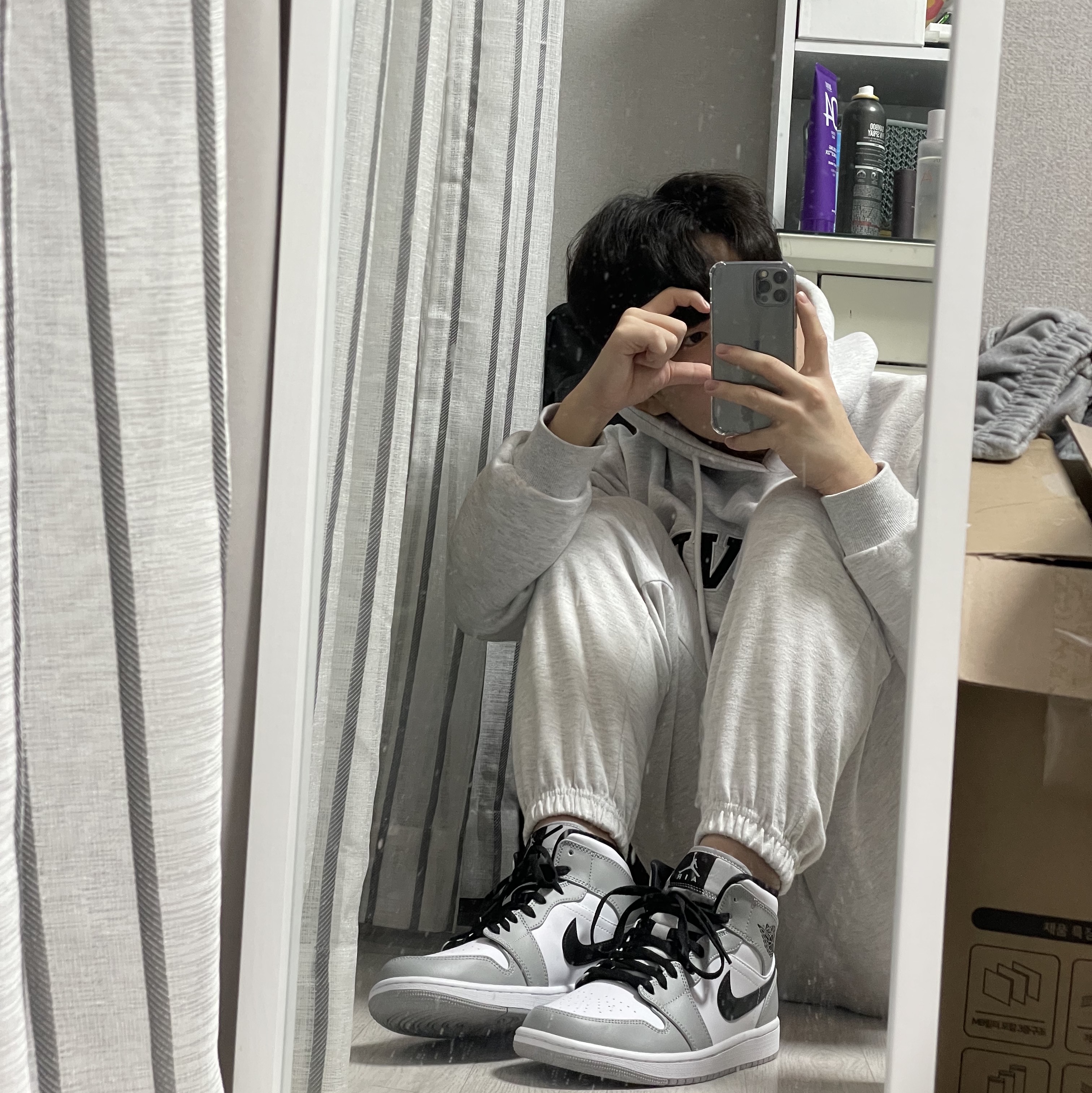 Jordan 1 Mid Light Smoke Grey 착용 스타일