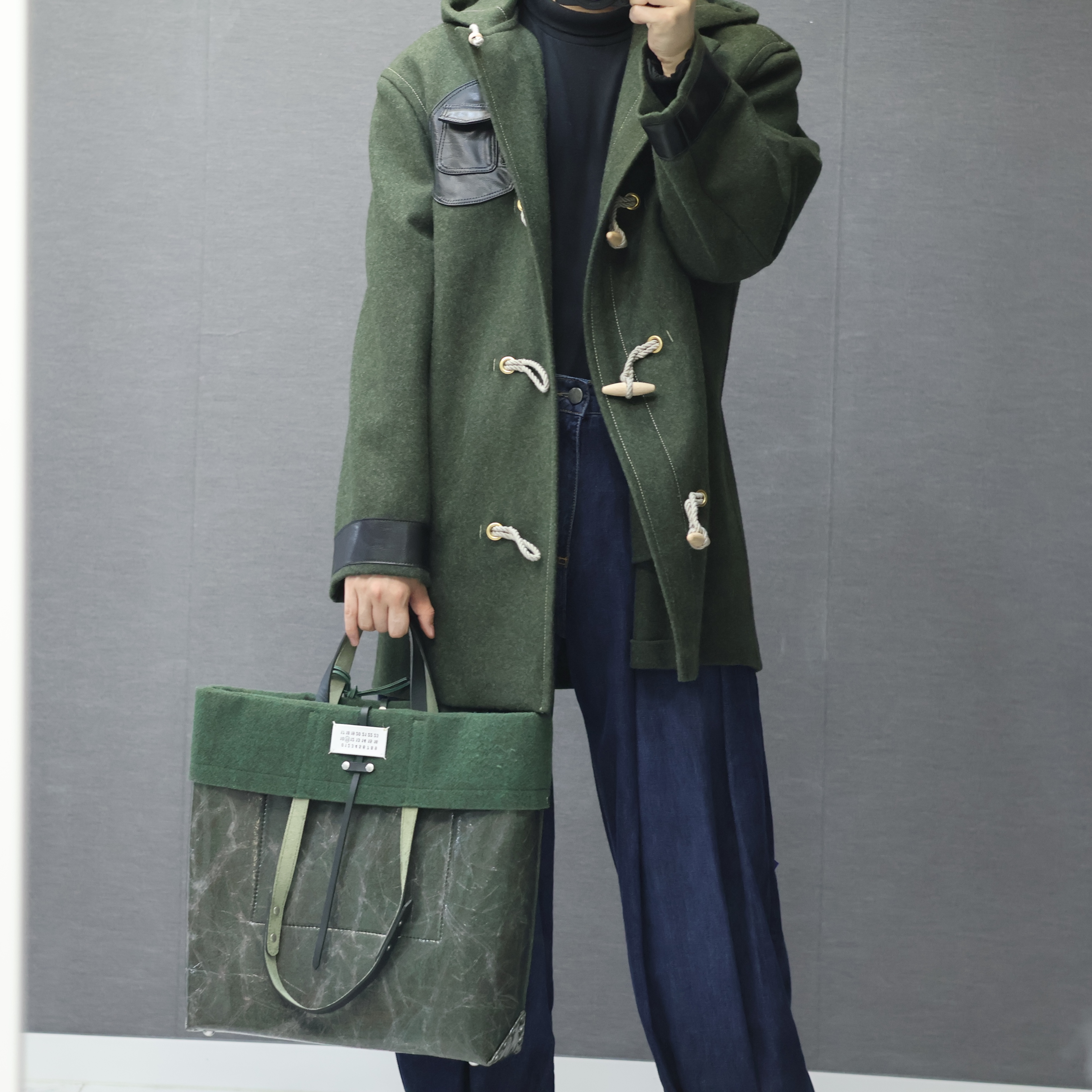 Maison Margiela Felt Wet Tote Bag Dark Green, Zara x Ader Error Wide Leg Jeans Blue 착용 스타일
