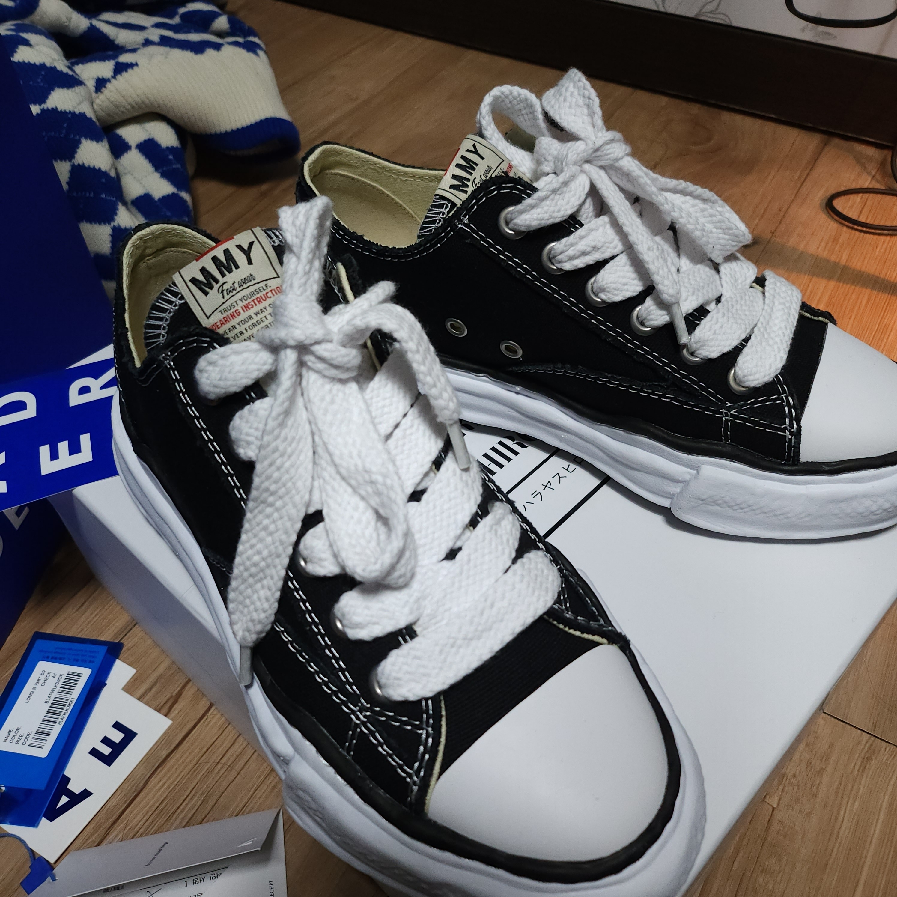 Maison Mihara Yasuhiro Peterson OG Sole Canvas Low Sneakers Black 착용 스타일