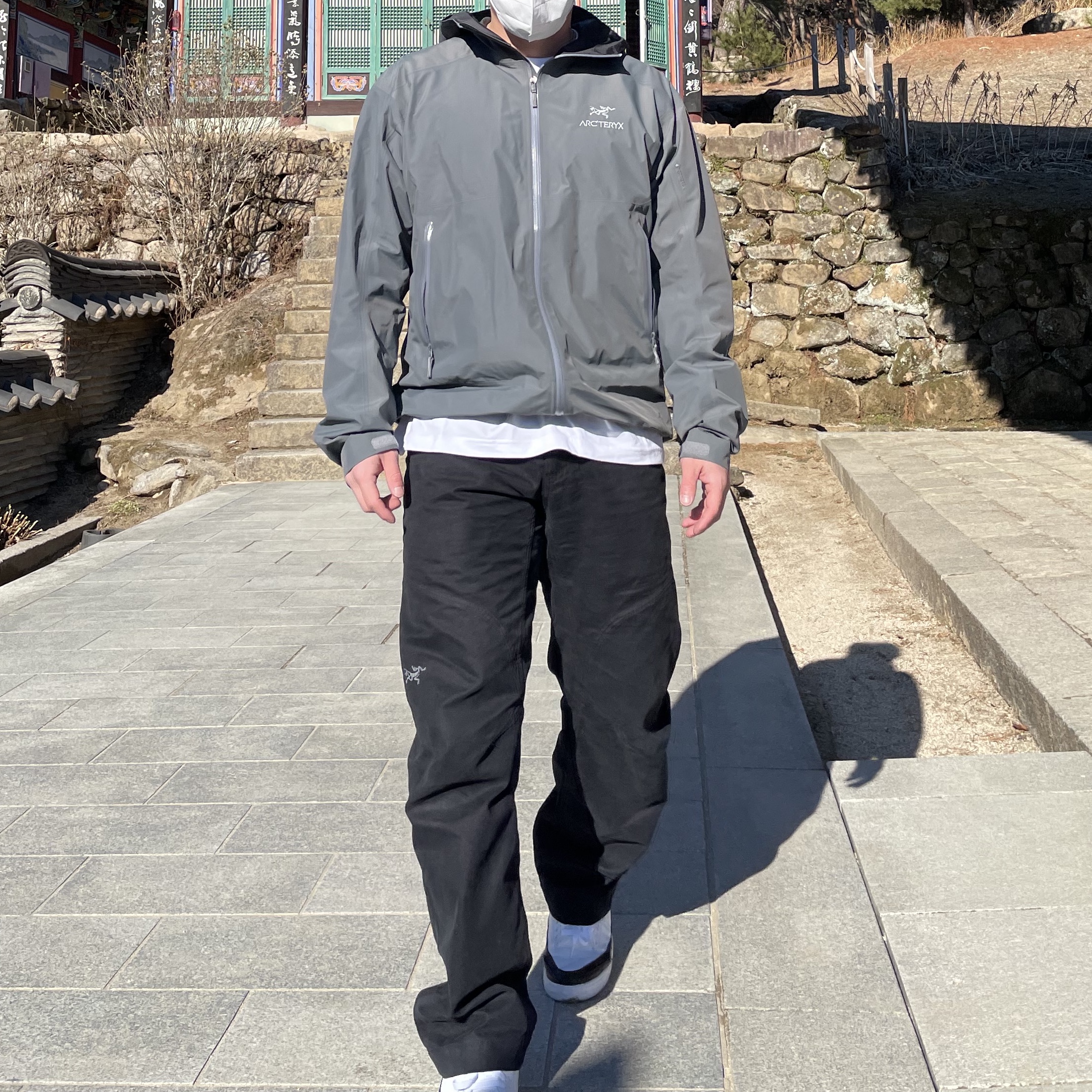 Arc'teryx Zeta SL Jacket Microchip, Arc'teryx Cronin Pants Black 착용 스타일