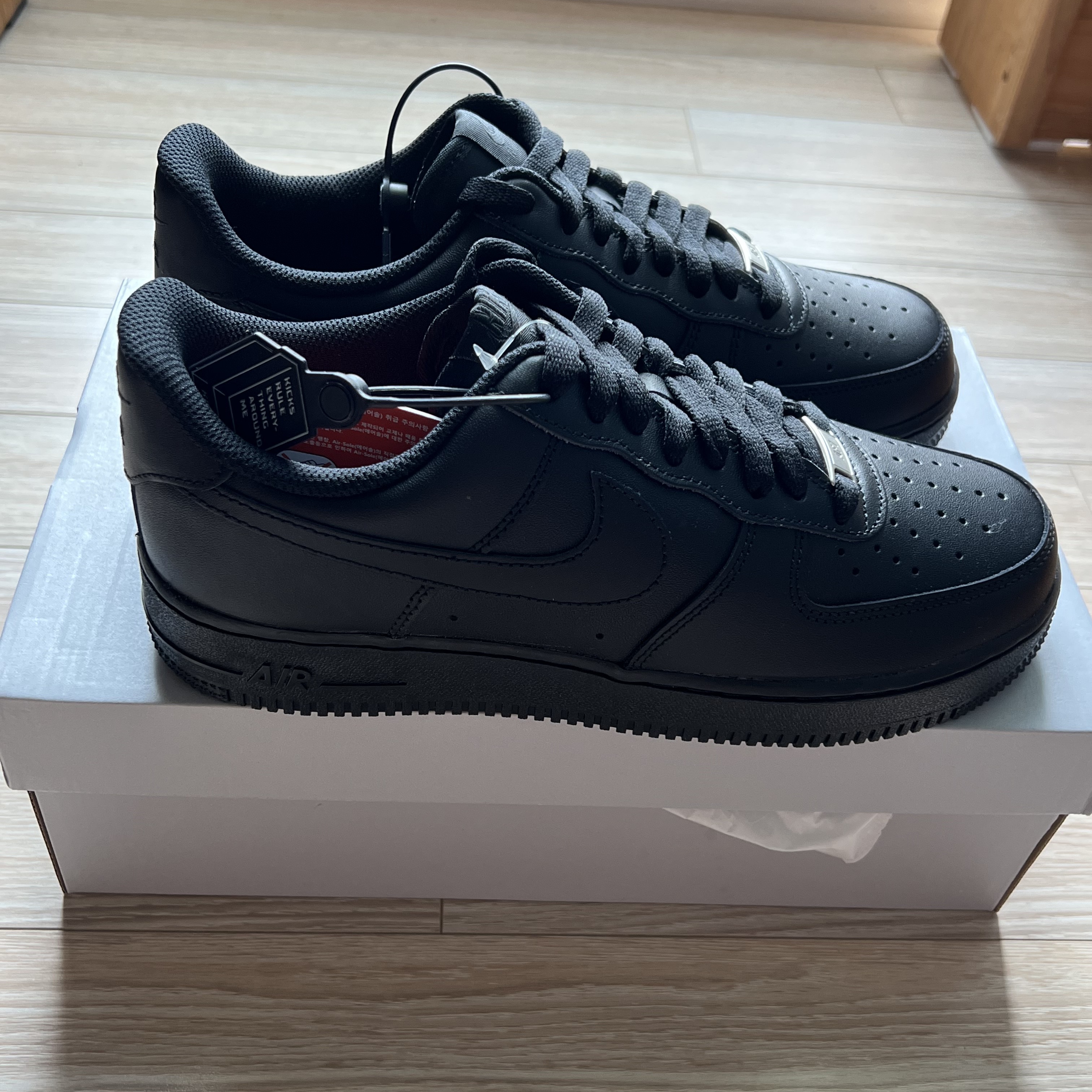 Nike NRG Solo Swoosh Fleece Hoodie Black White - Asia, Nike Air Force 1 '07 Low Triple Black 착용 스타일 - 2