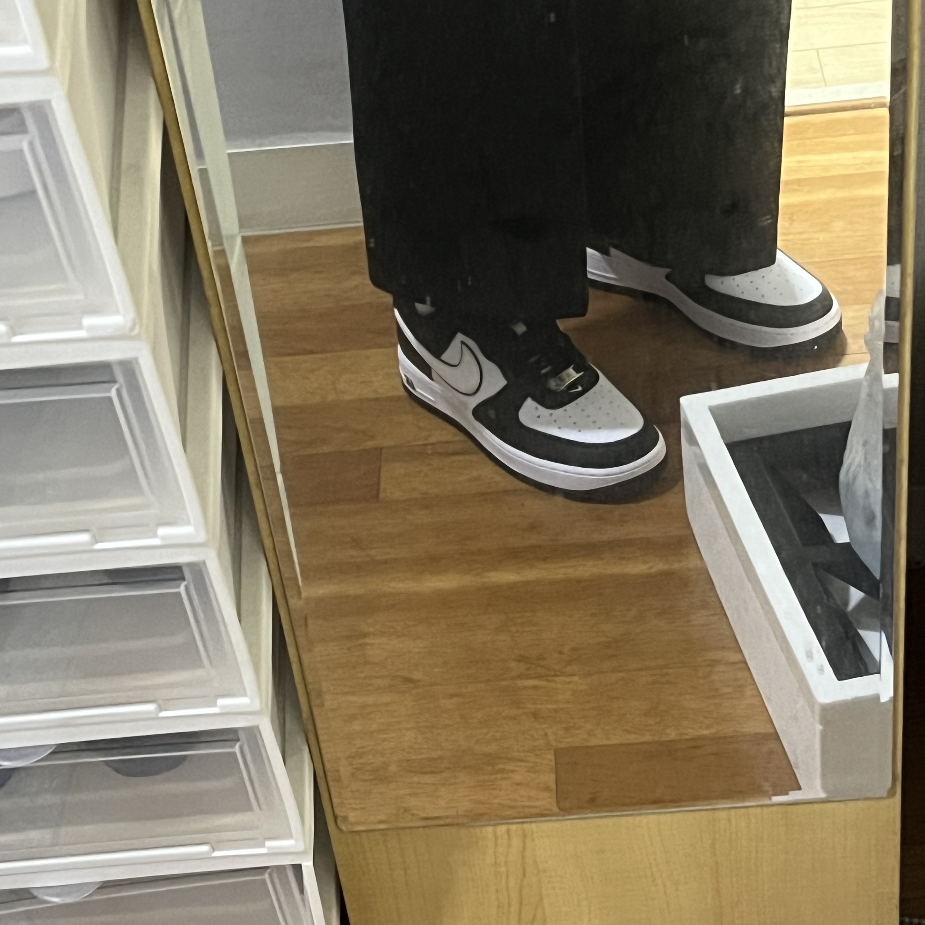 Nike Air Force 1 '07 Black White 착용 스타일