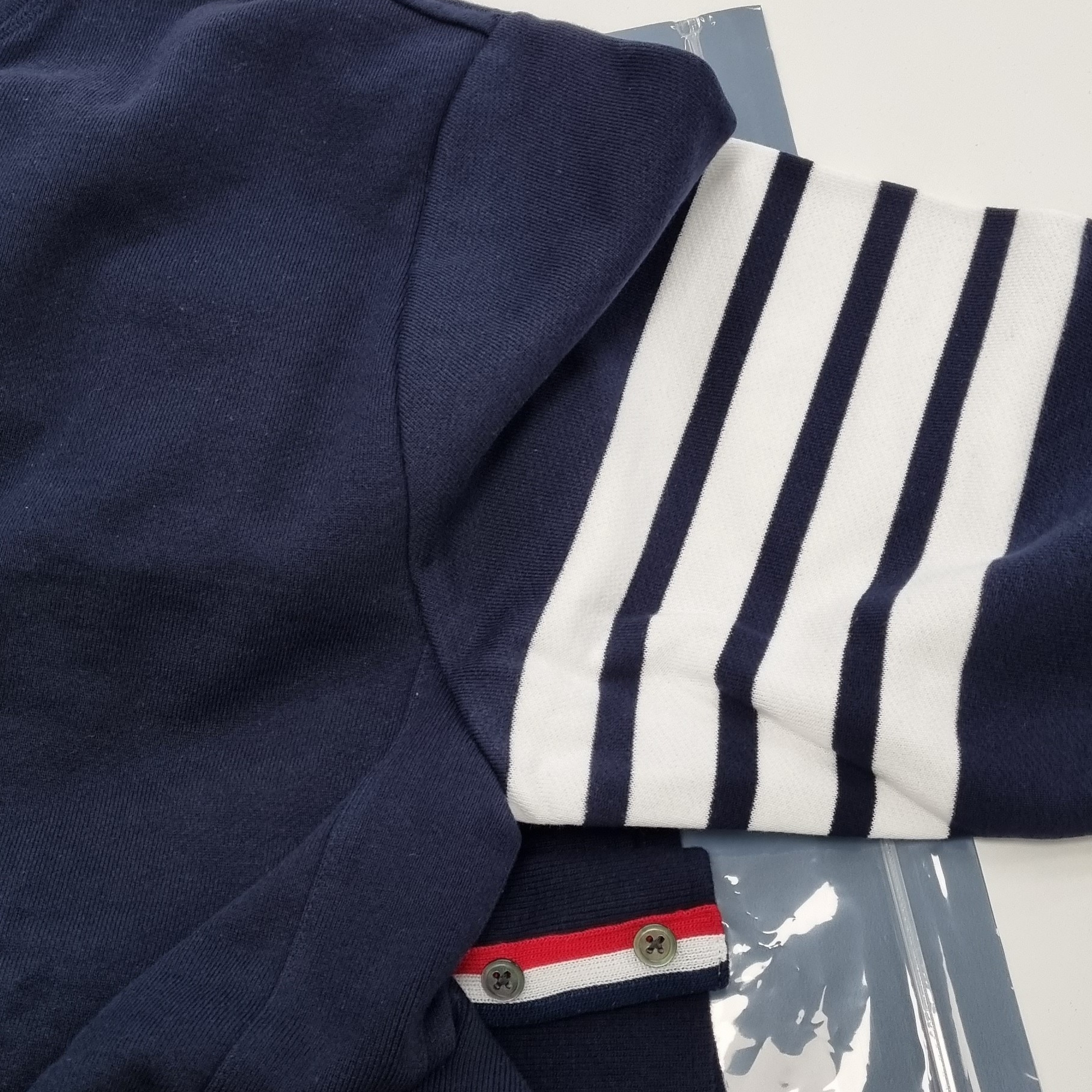 Thom Browne Engineered 4-Bar Sweatshirt Navy 착용 스타일 - 2