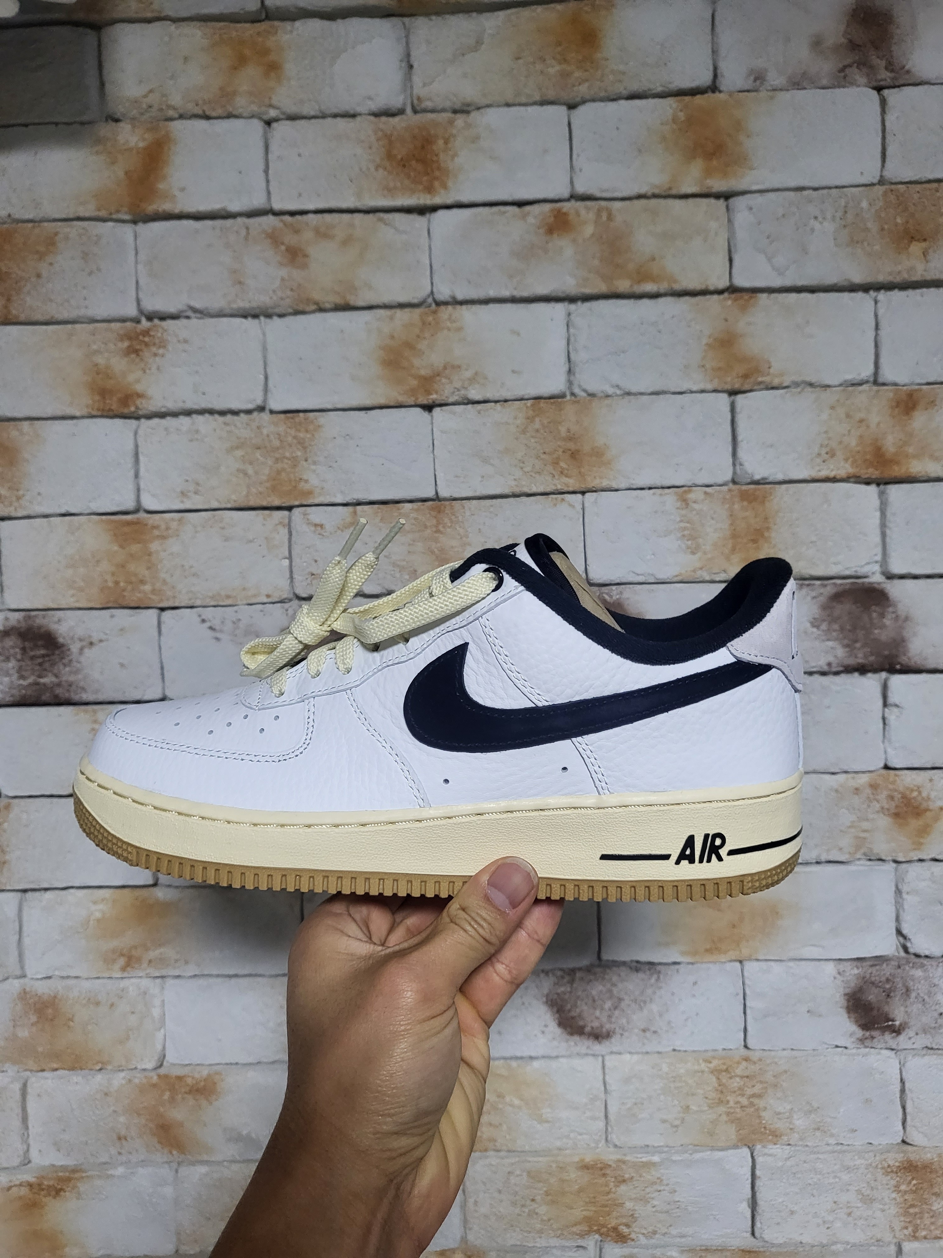 (W) Nike Air Force 1 '07 LX Black and Summit White 착용 스타일 - 2