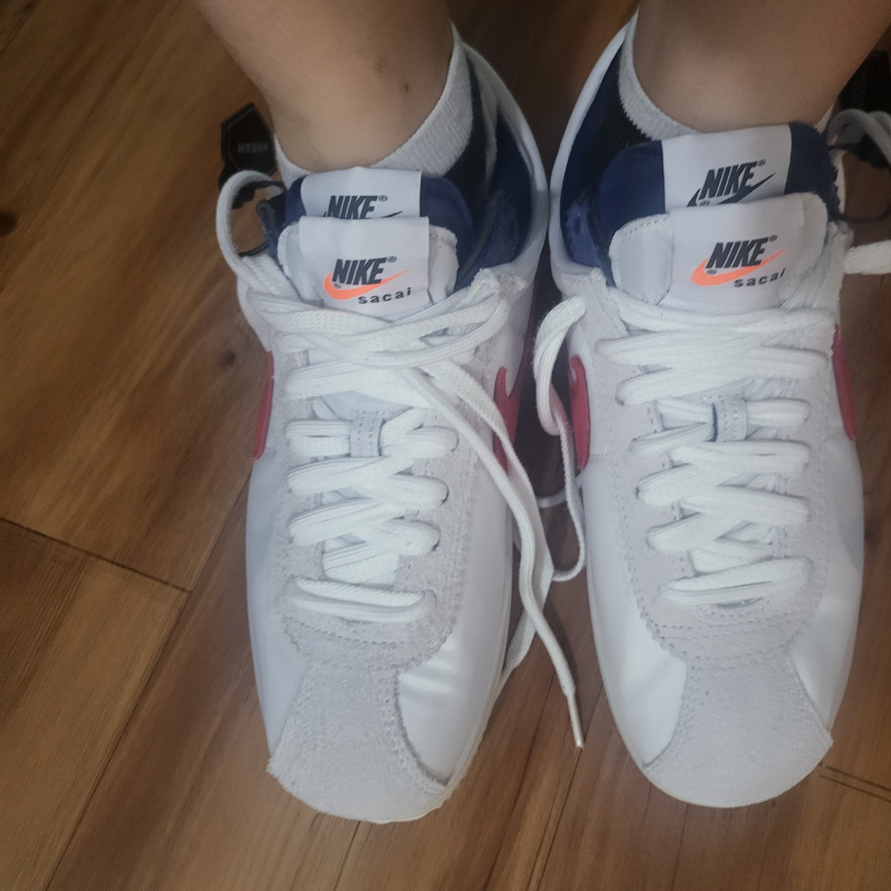 Nike x Sacai Zoom Cortez SP White and University Red 착용 스타일
