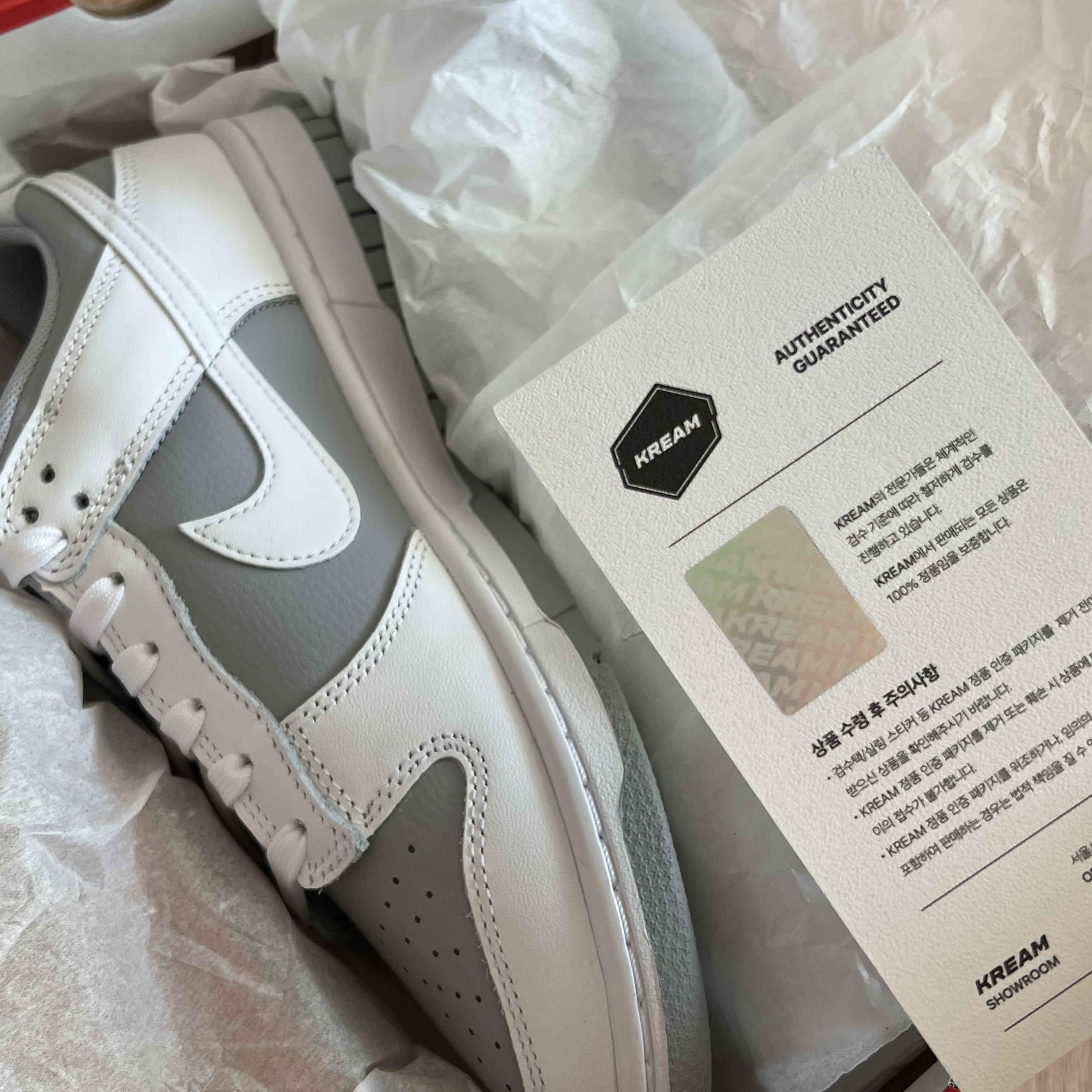 Nike Dunk Low Retro White Neutral Grey 착용 스타일 - 2