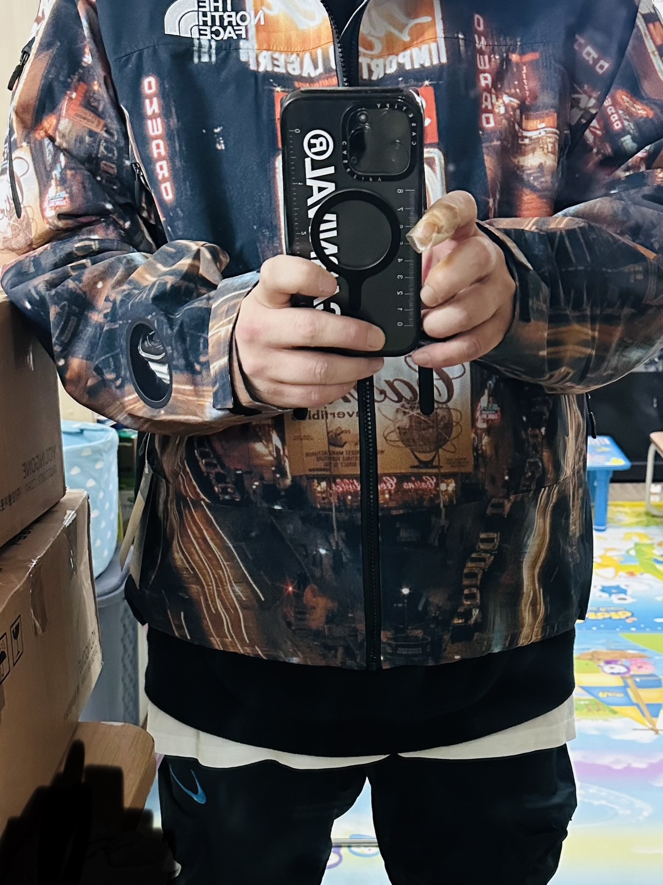 Supreme x The North Face Taped Seam Shell Jacket Times Square - 22FW, Nike x Off-White NRG Track Suit Black - Asia 착용 스타일 - 3