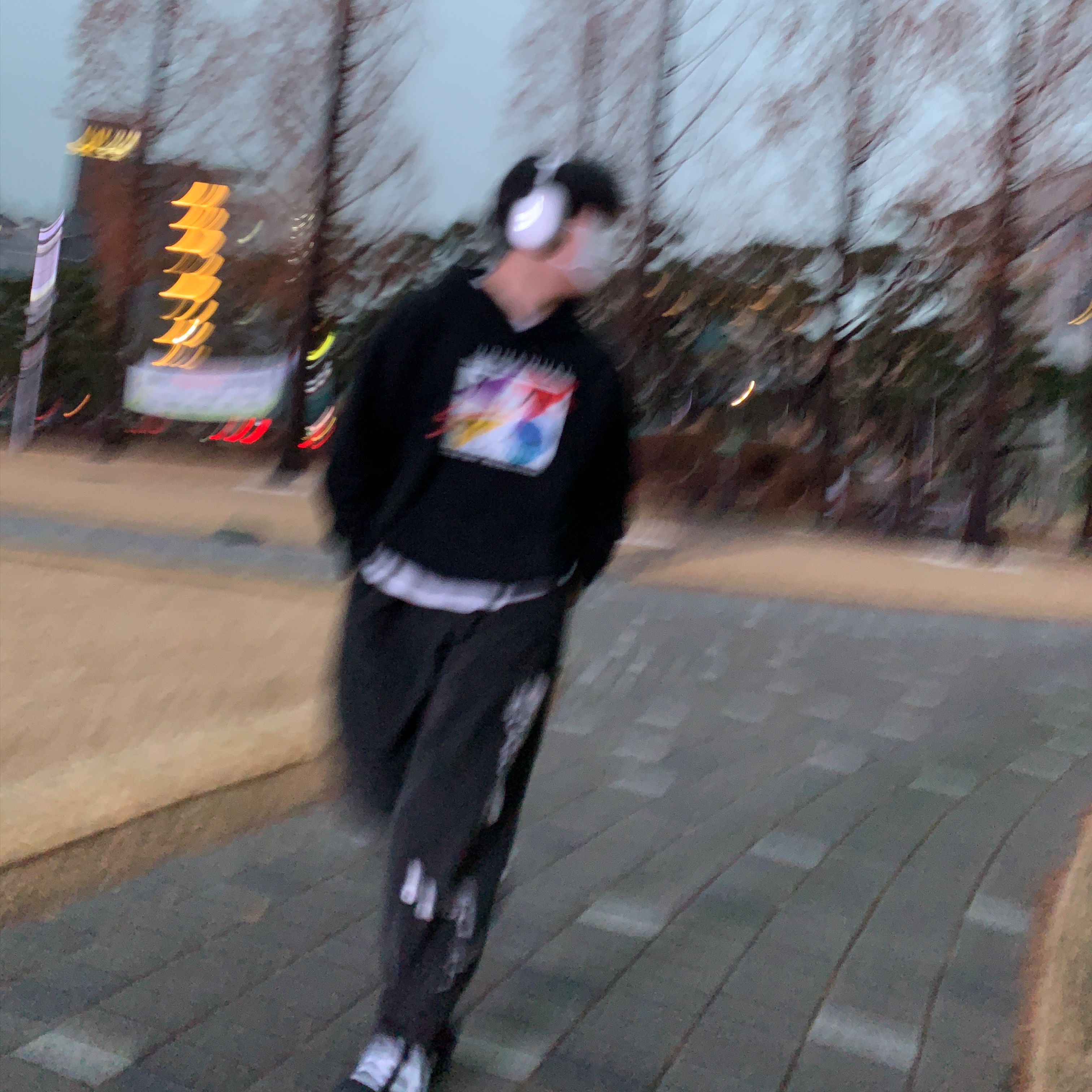 Adidas Superstar Core Black White, Apple AirPods Max Lightning Silver (Korean Ver.) 착용 스타일 - 3
