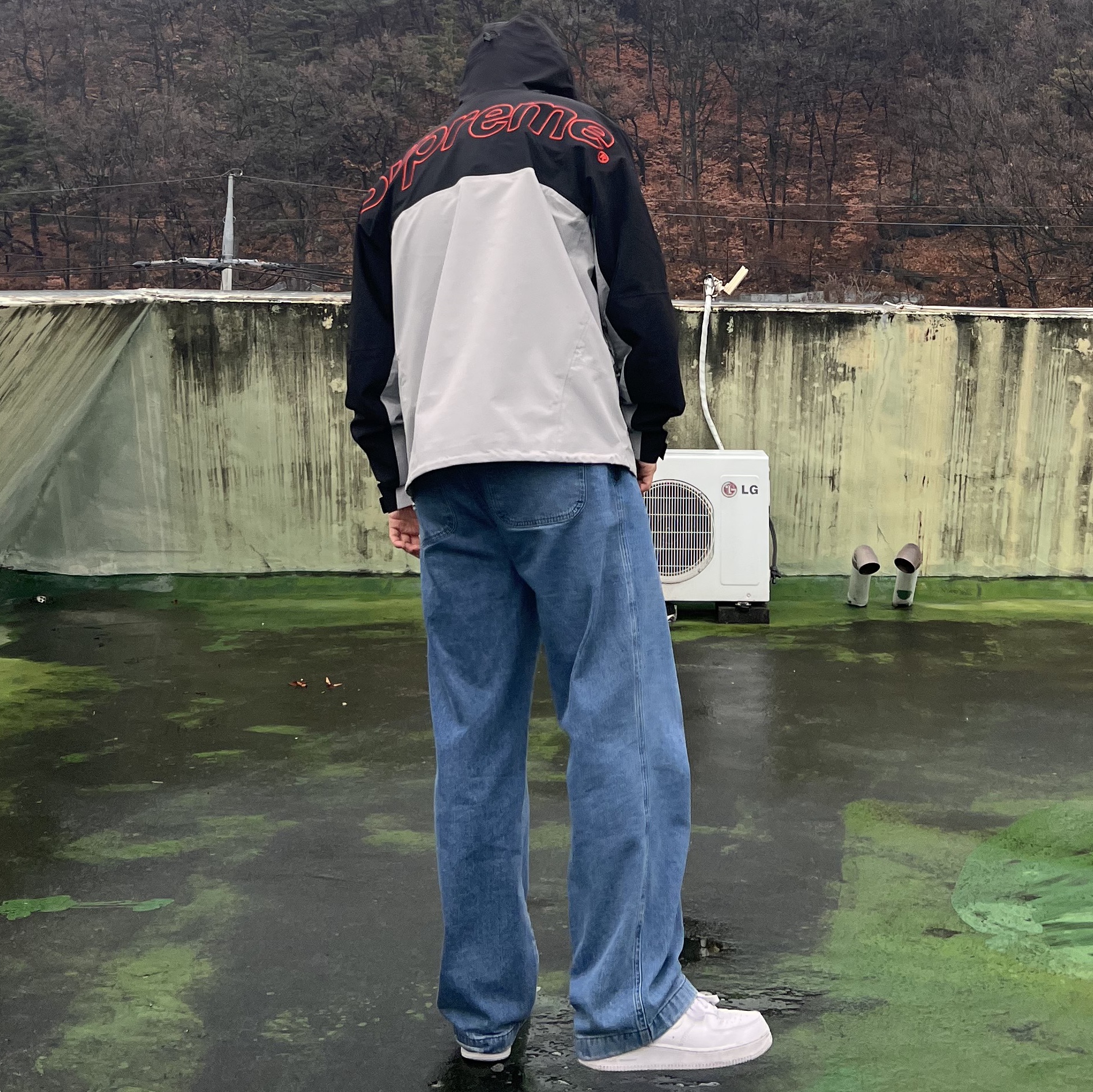 Supreme x The North Face Taped Seam Shell Jacket Grey - 22FW 착용 스타일 - 1