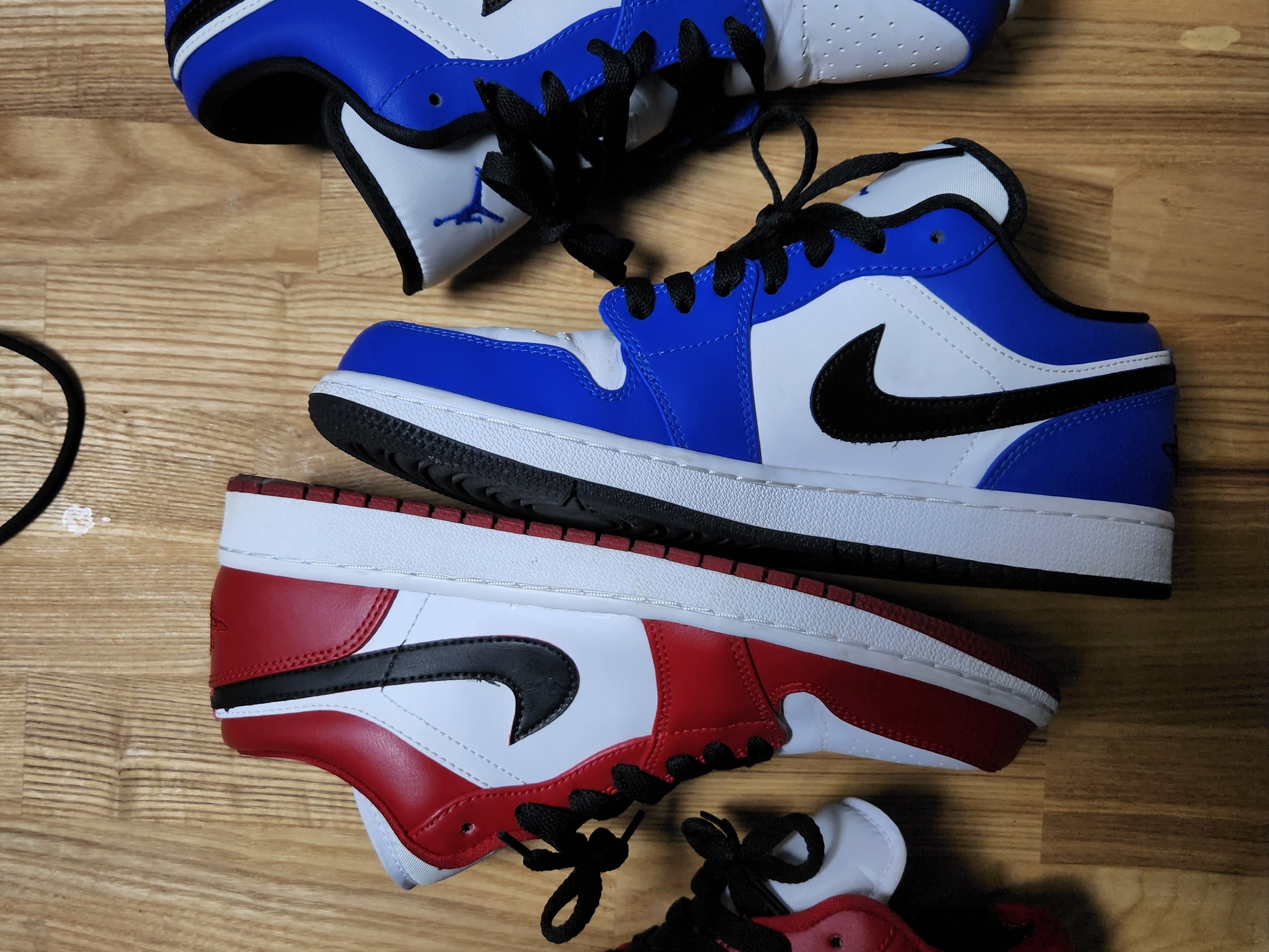 Jordan 1 Low Hyper Royal, Jordan 1 Low Gym Red White 착용 스타일 - 2