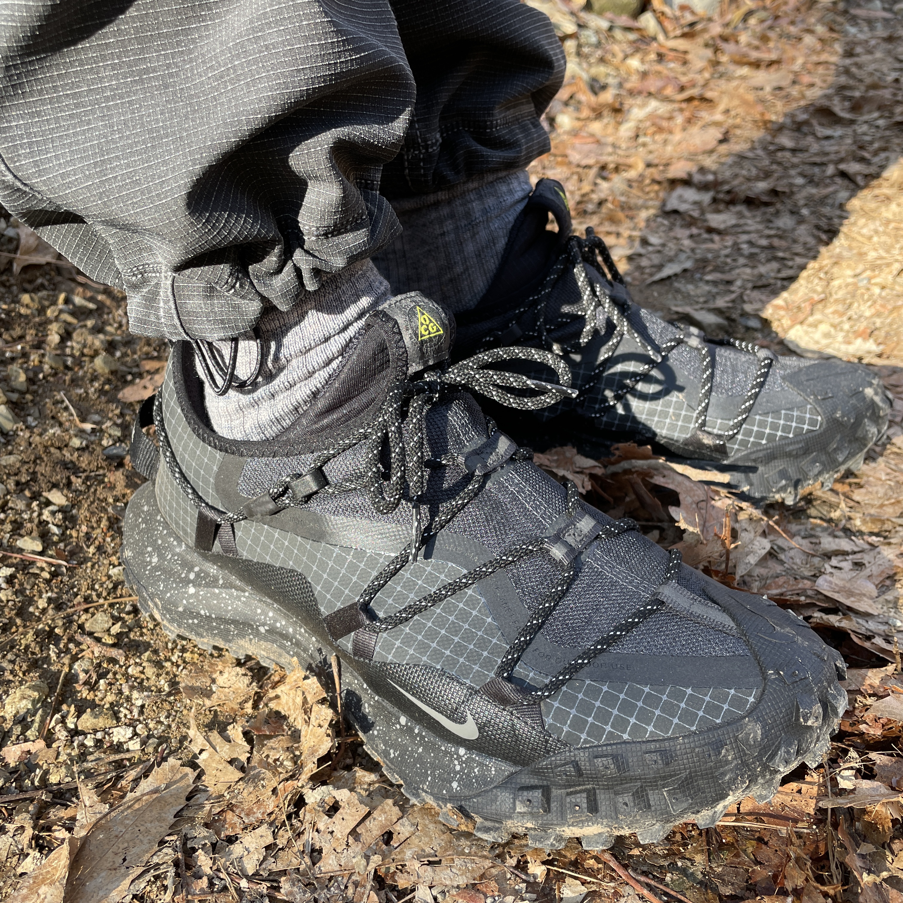 Nike ACG Mountain Fly Low Gore-Tex SE Dark Smoke Grey, Nike ACG Dri-Fit ADV Flyease Pants Black - Asia 착용 스타일 - 1