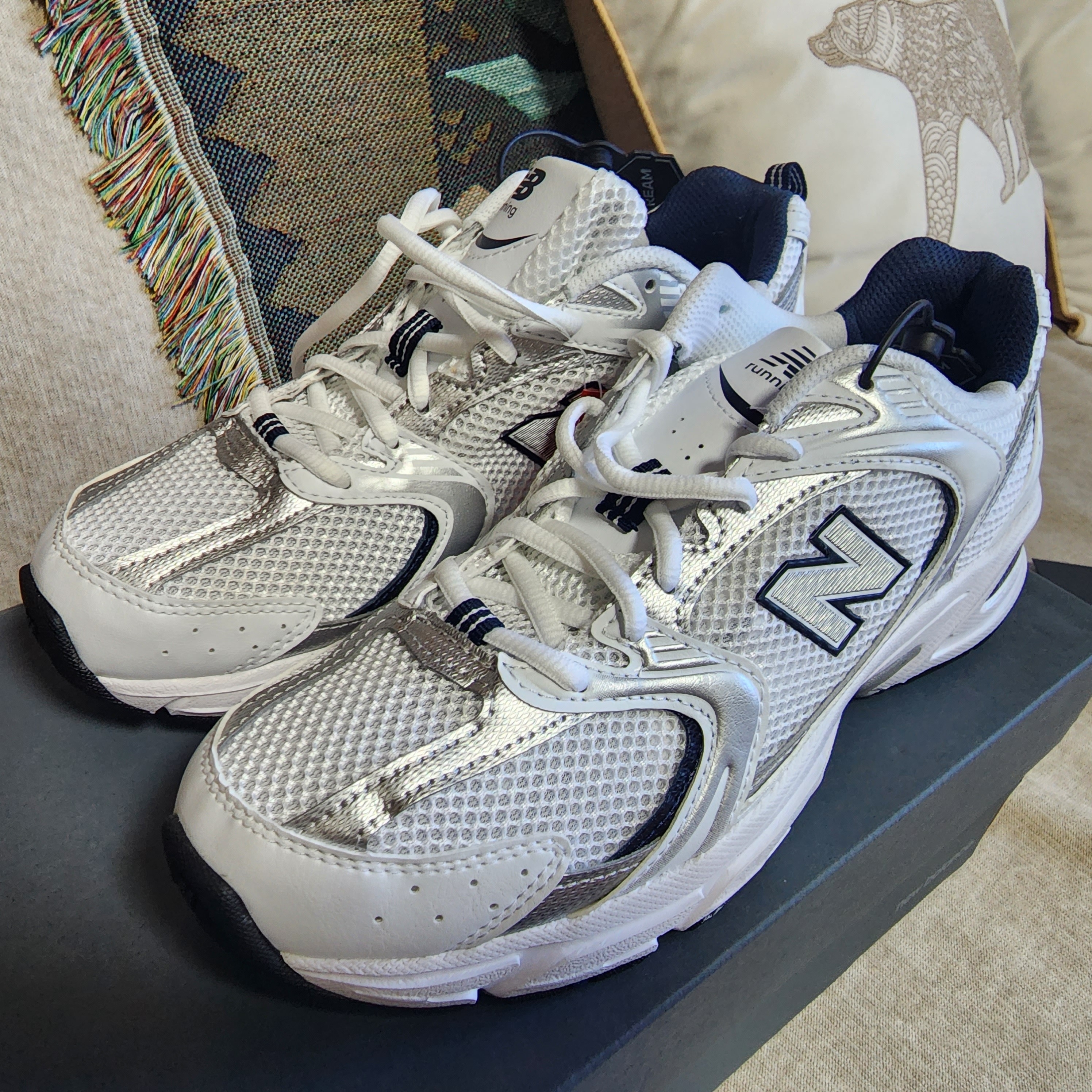 New Balance 530 White 착용 스타일