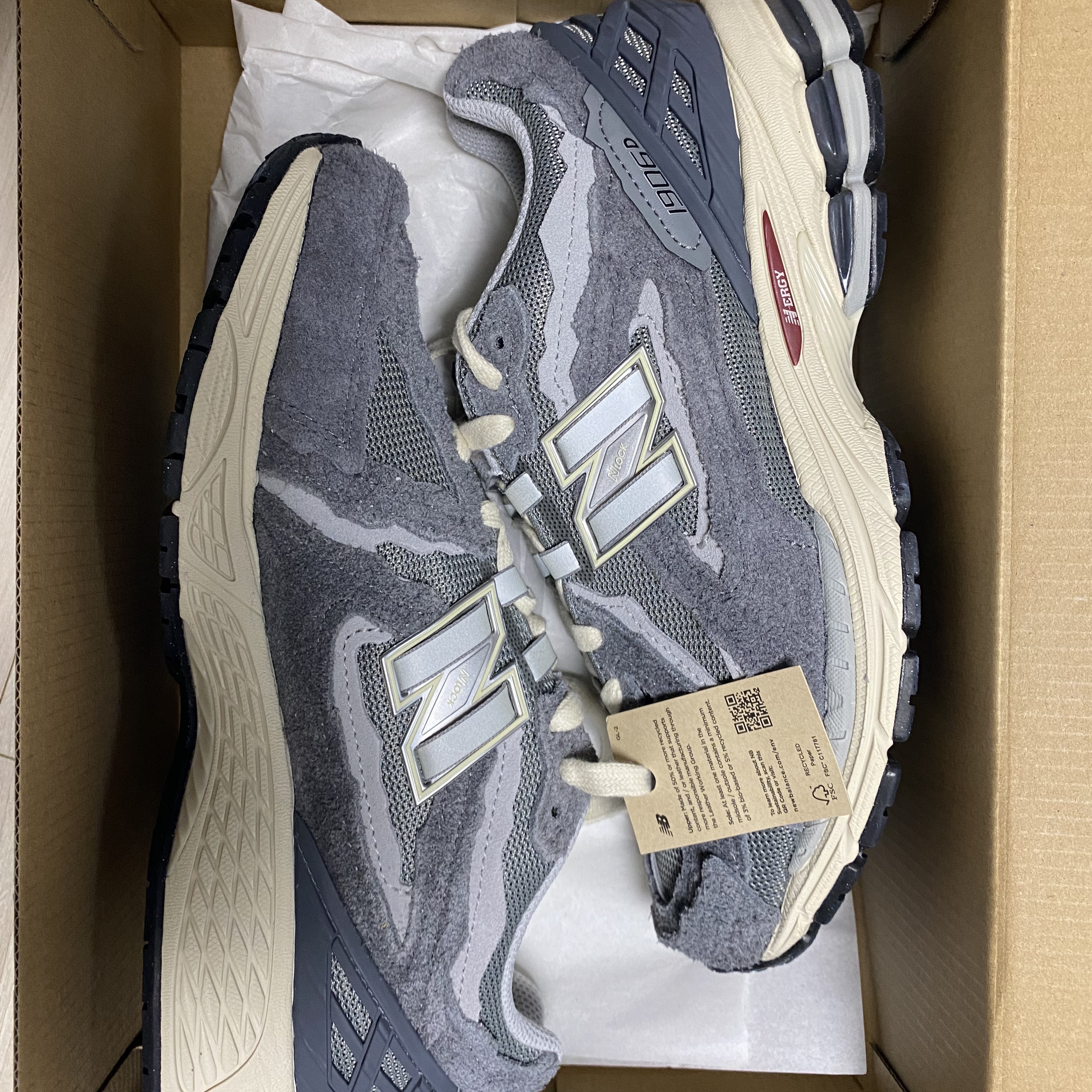 New Balance 1906D Protection Pack Castlerock 착용 스타일 - 1