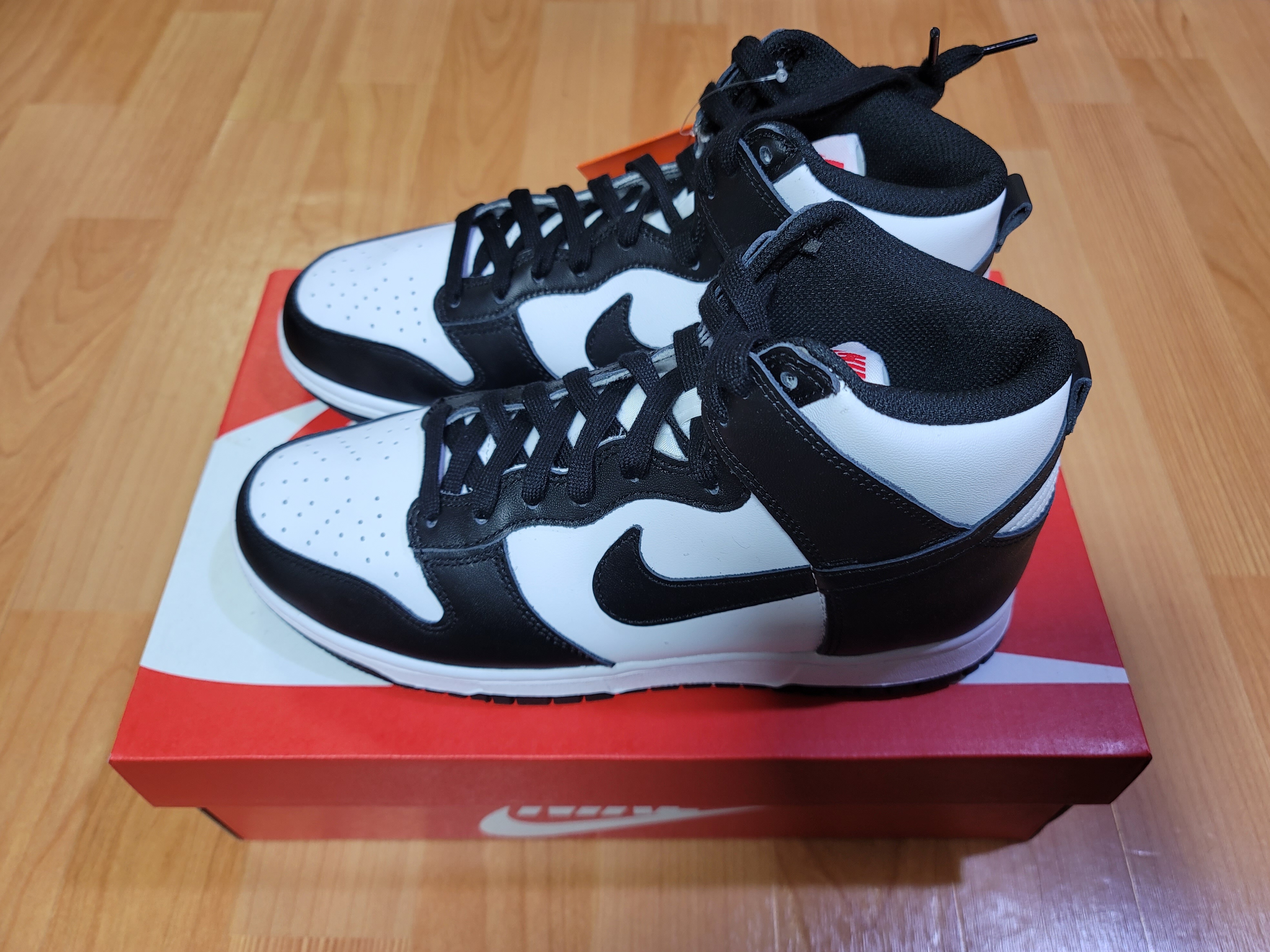 (W) Nike Dunk High Black and White 착용 스타일 - 2