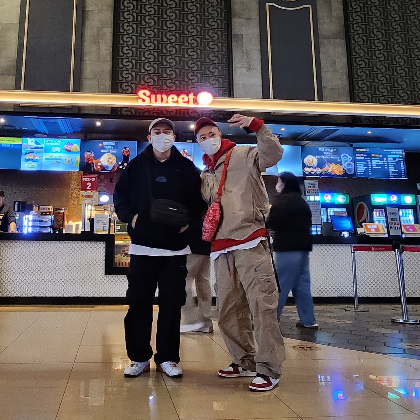 Nike x Off-White NRG Fleece Hoodie Black - Asia, Nike x Off-White NRG Track Suit Khaki - Asia 착용 스타일