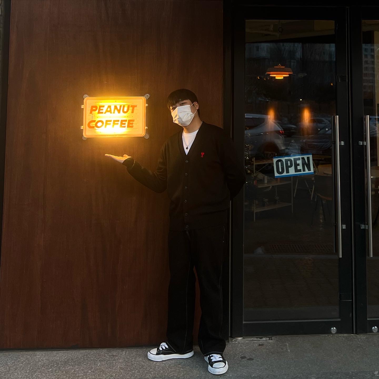 AMI de Coeur Wool Cardigan Black, Maison Mihara Yasuhiro Peterson OG Sole Canvas Low Sneakers Black 착용 스타일