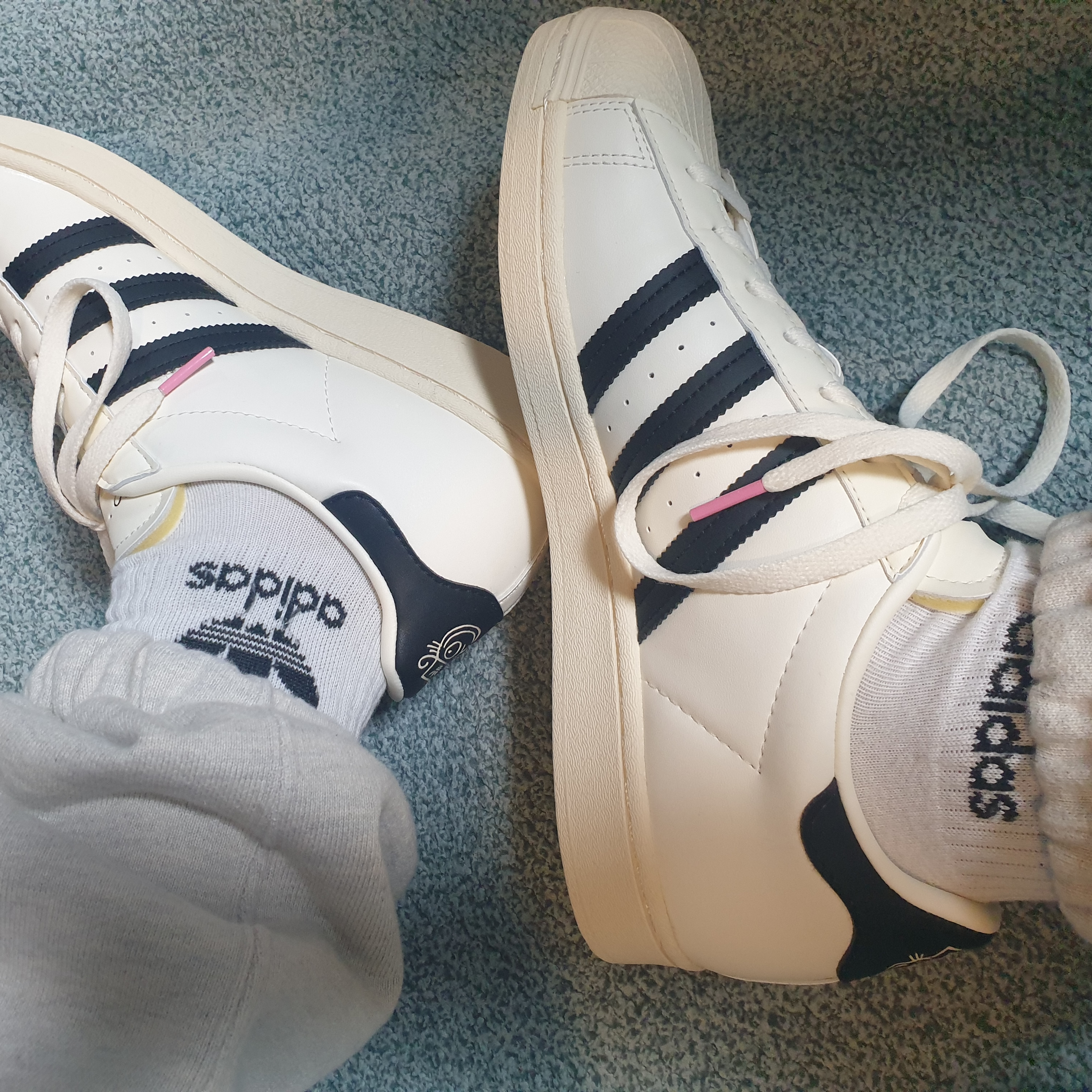 Adidas x Andre Saraiva Superstar Cream White Core Black 착용 스타일