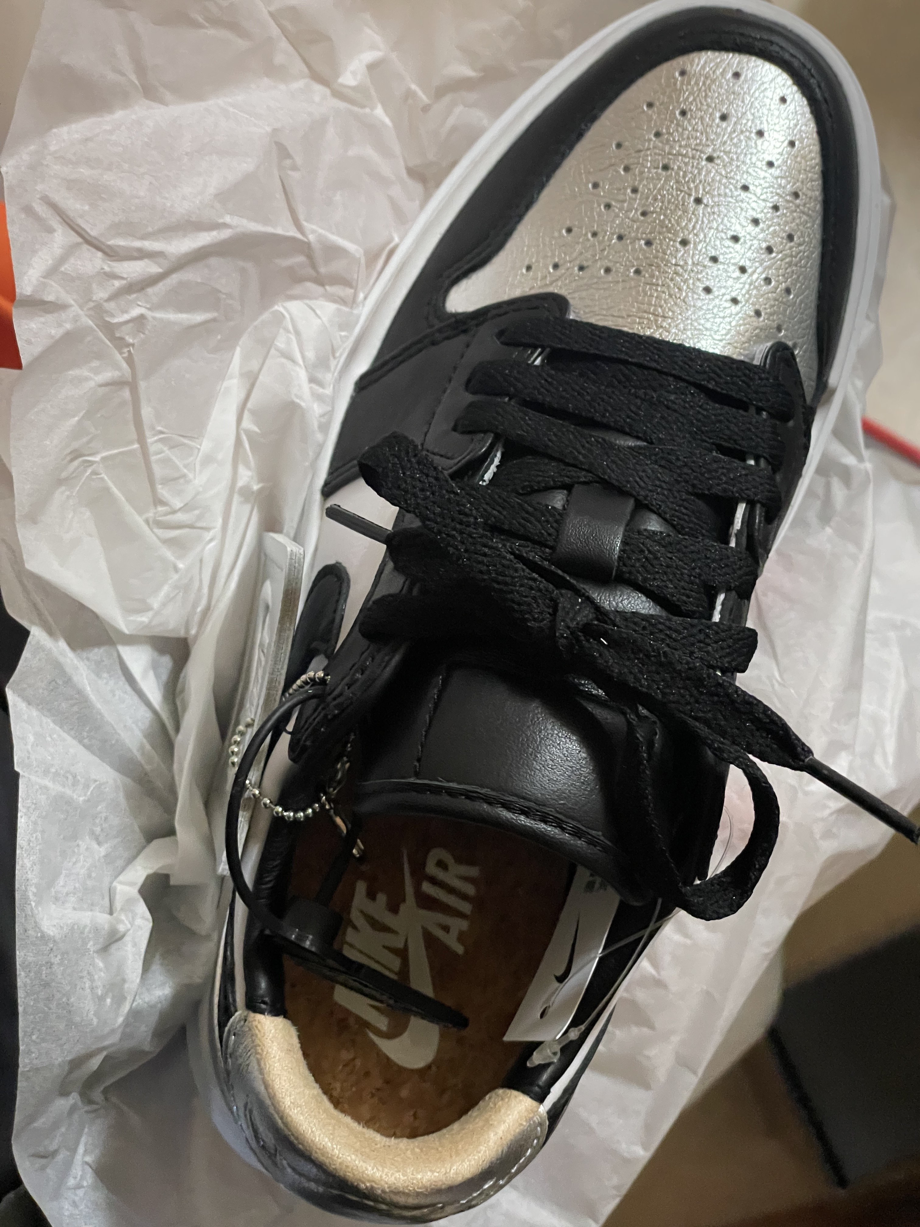 (W) Jordan 1 Elevate Low SE Metallic Silver 착용 스타일