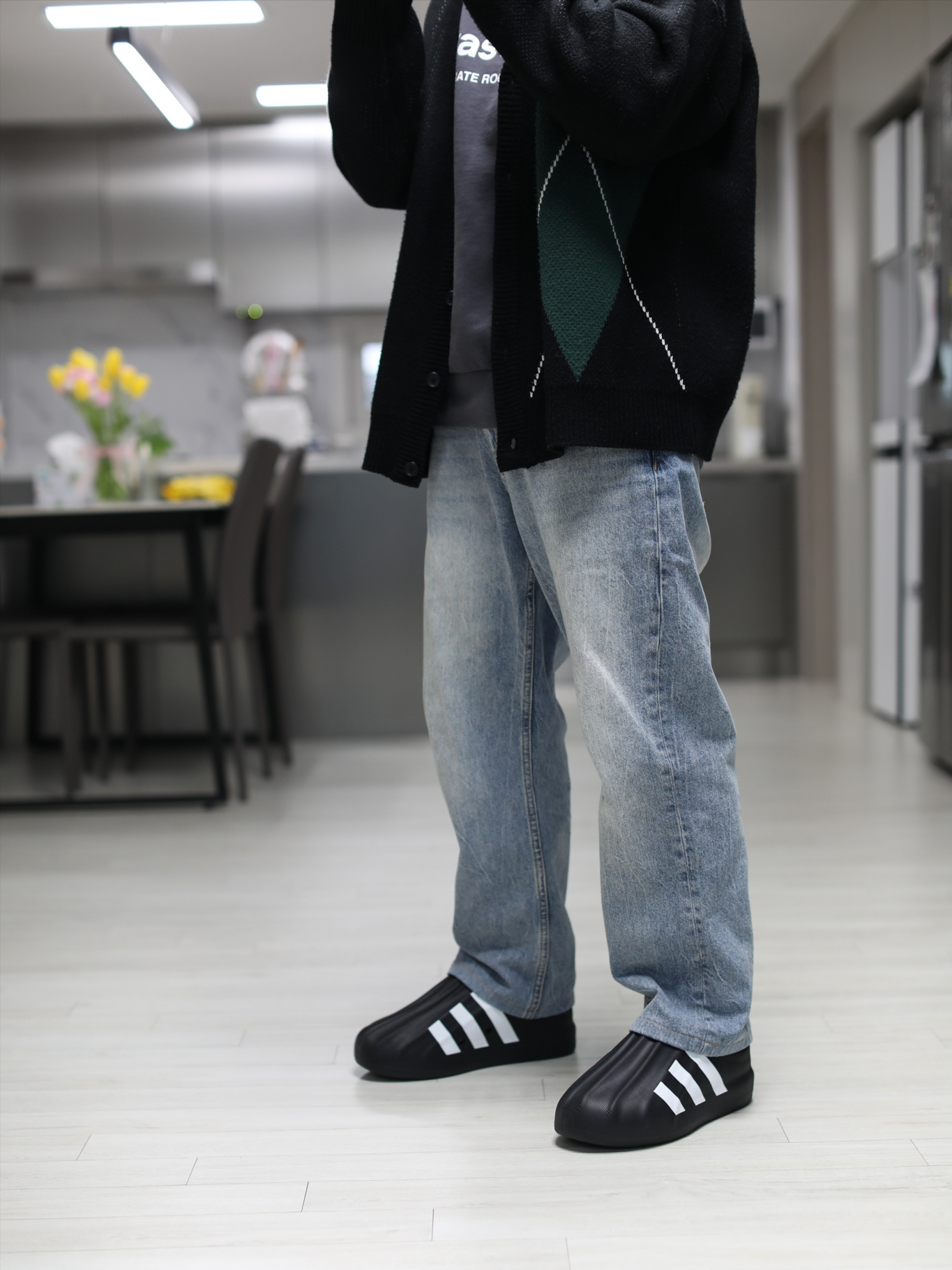 Adidas Adifom Superstar Core Black Cloud White 착용 스타일