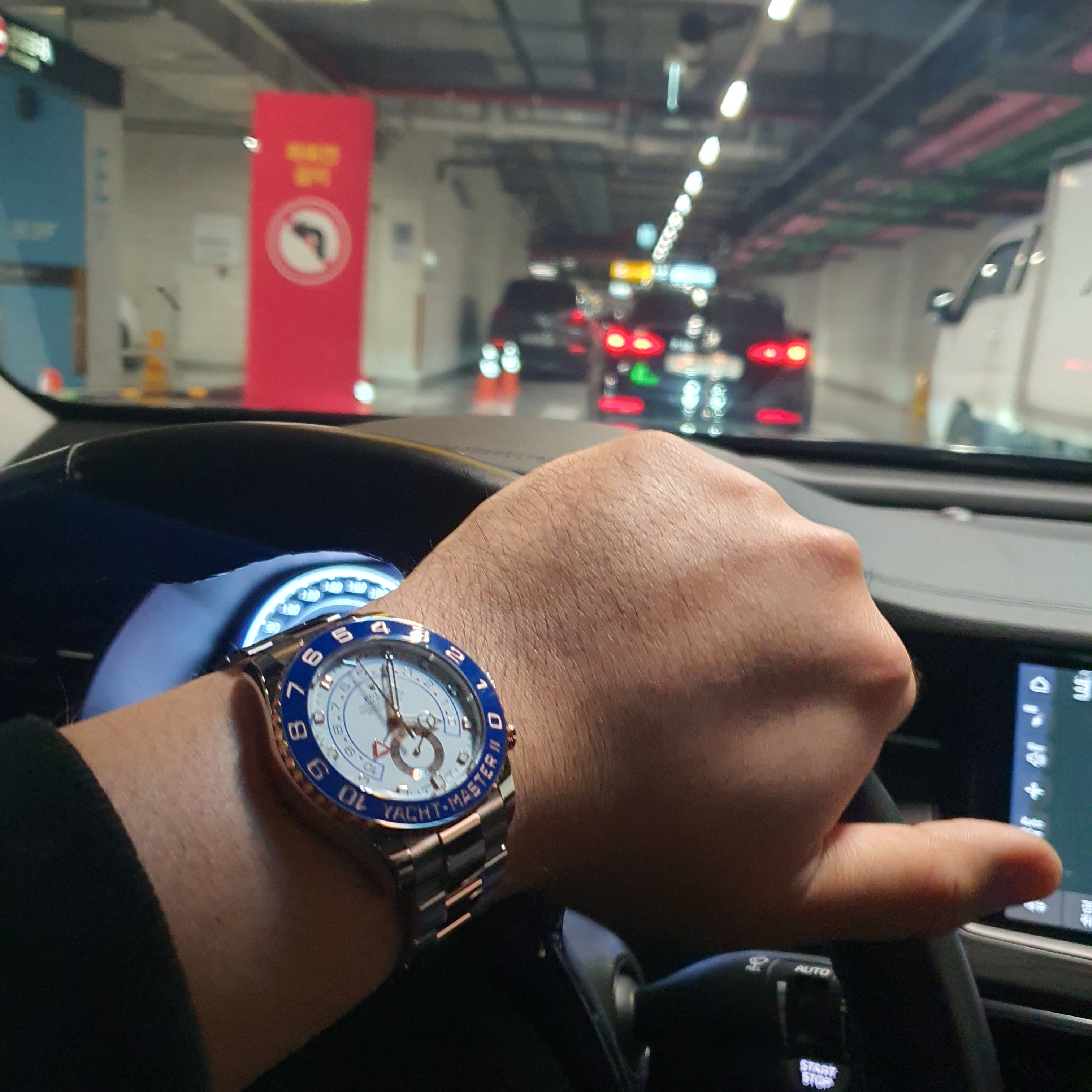 Rolex Yacht-Master II 44mm 116681 White Oyster 착용 스타일
