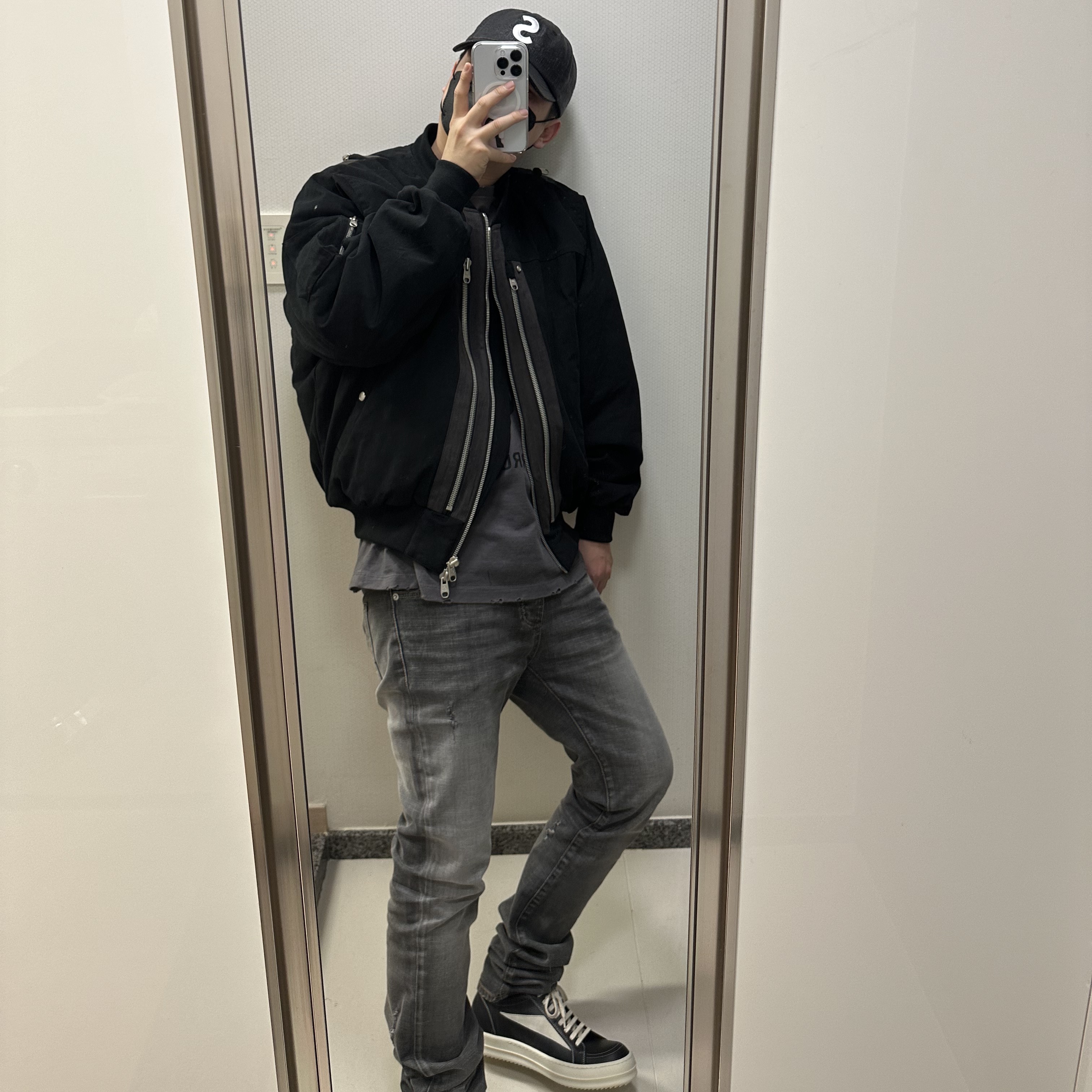 Undermycar Rumlow Back Zip Cotton Garment Bomber Dark Gull - 22FW, Rick Owens Vintage Sneakers Black 착용 스타일
