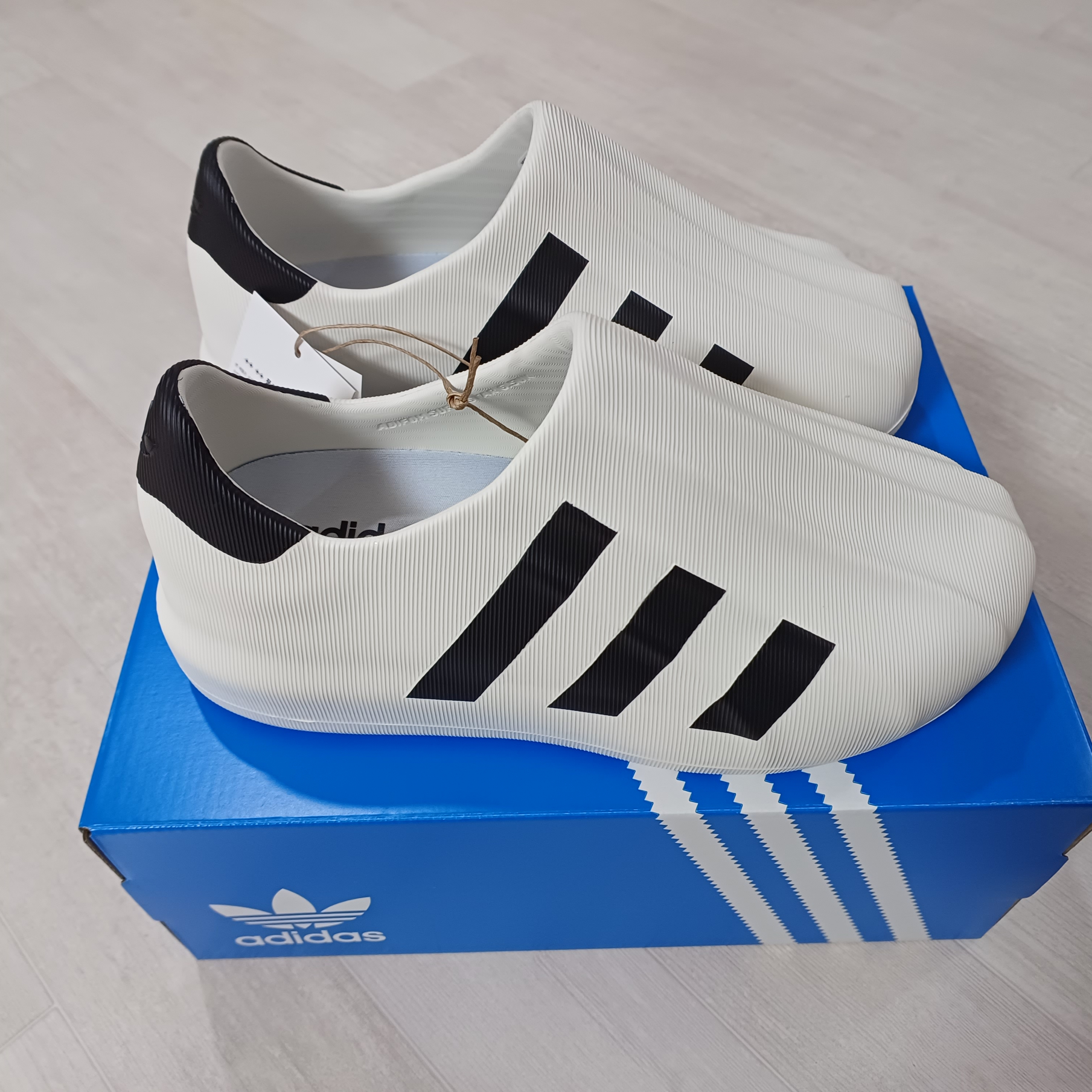 Adidas Adifom Superstar Core White 착용 스타일 - 1