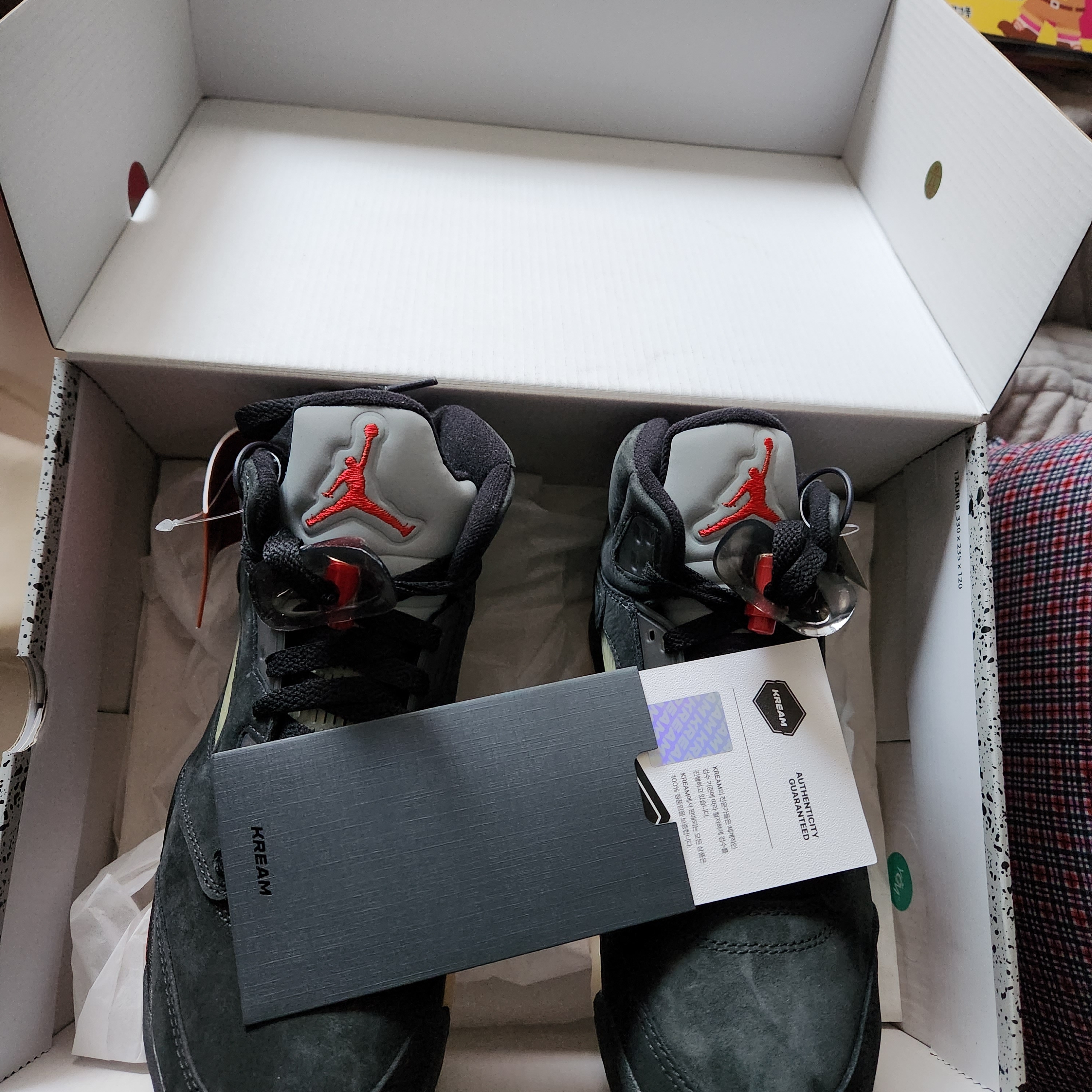 (W) Jordan 5 Retro Gore-Tex Off Noir Fire Red 착용 스타일