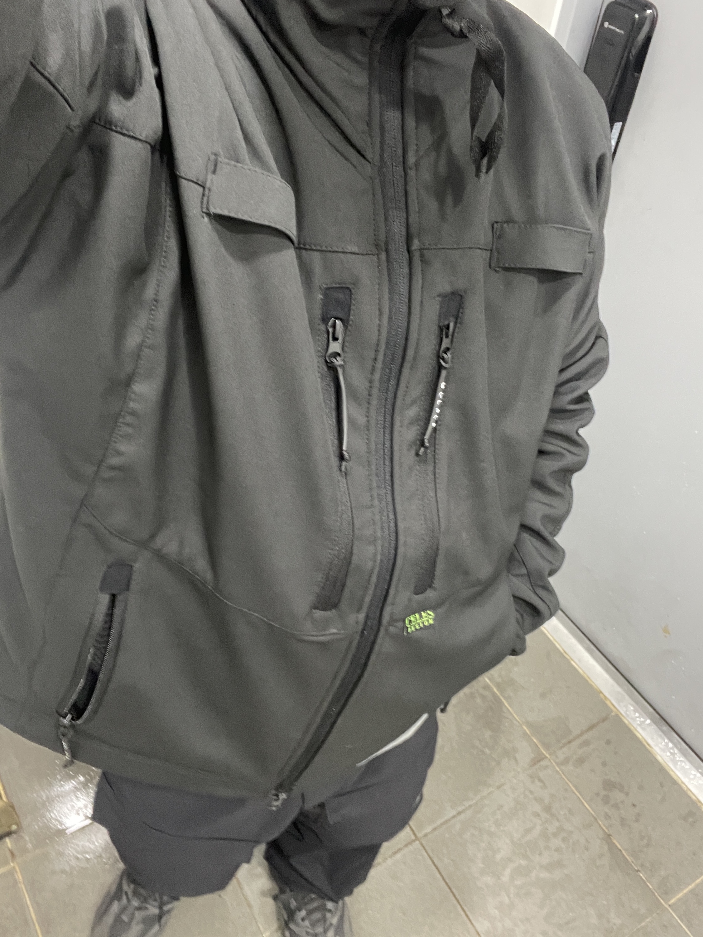 Adidas Yeezy Boost 700 Utility Black 착용 스타일 - 2