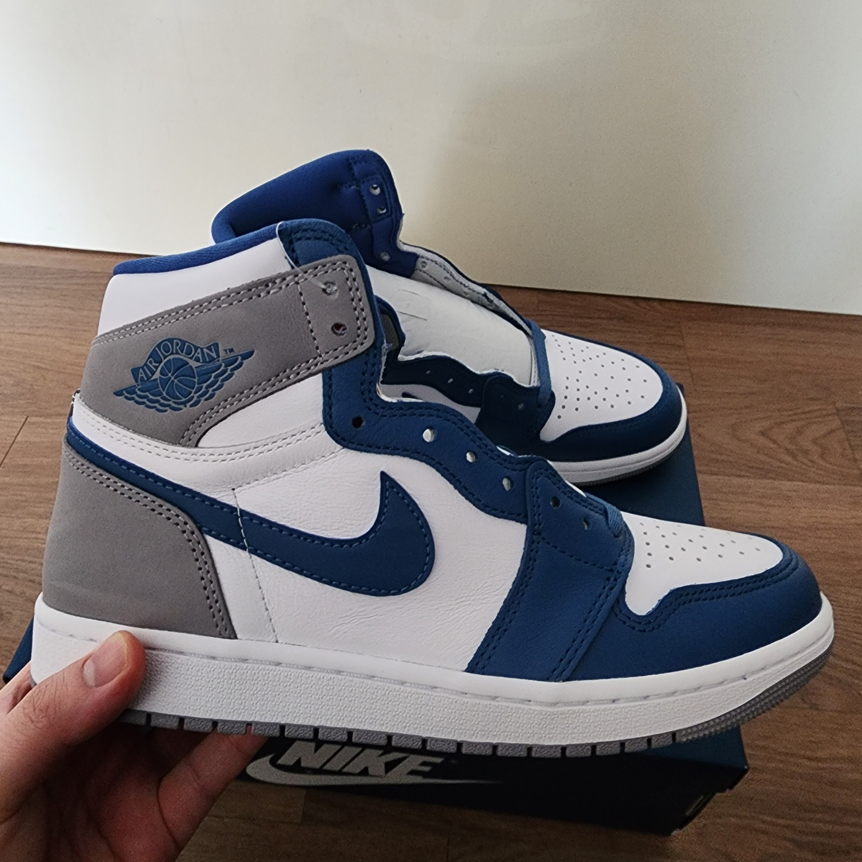 Jordan 1 Retro High OG True Blue 착용 스타일 - 2