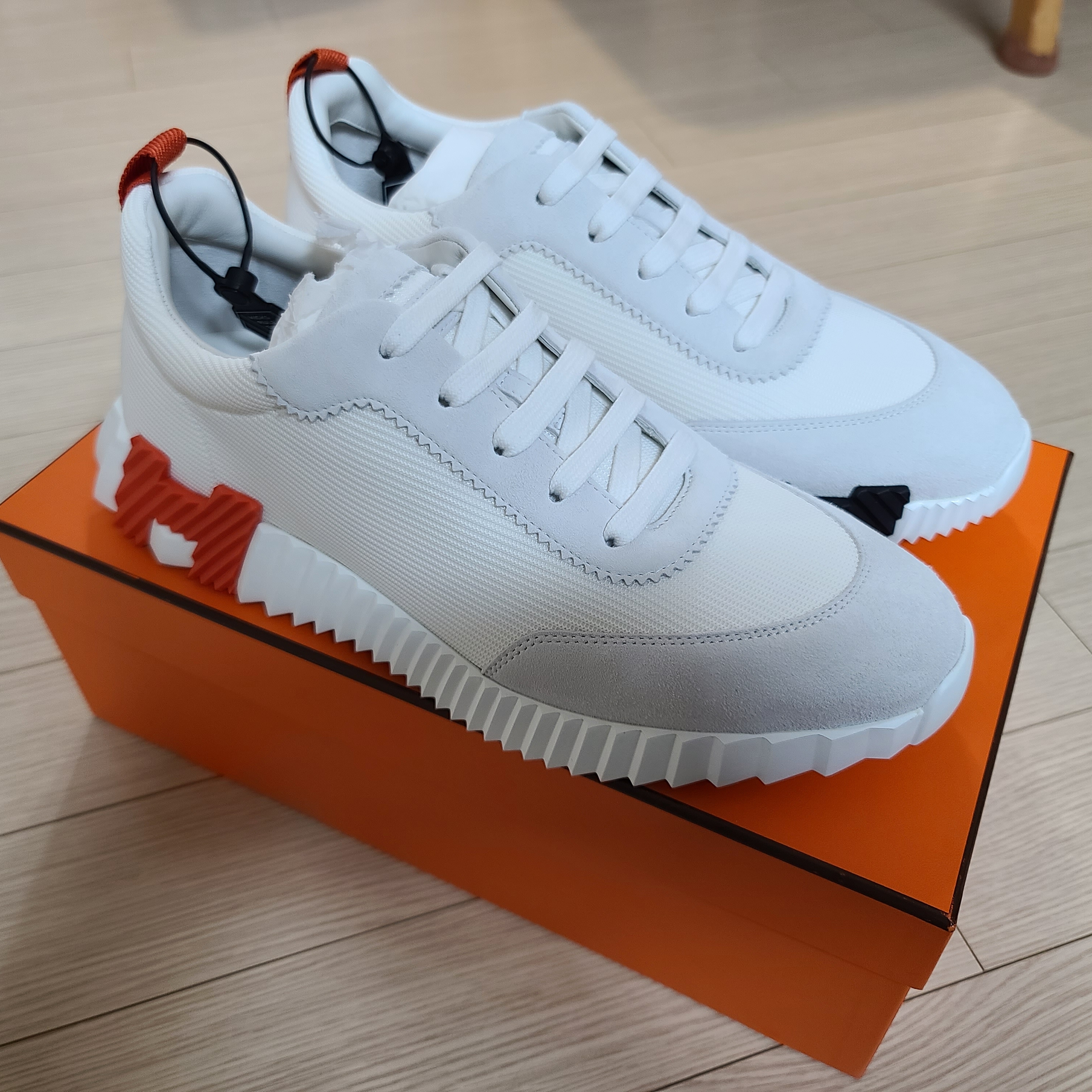 Hermes Bouncing Sneakers Canvas Suede Goatskin & Blanc Orange 착용 스타일 - 2