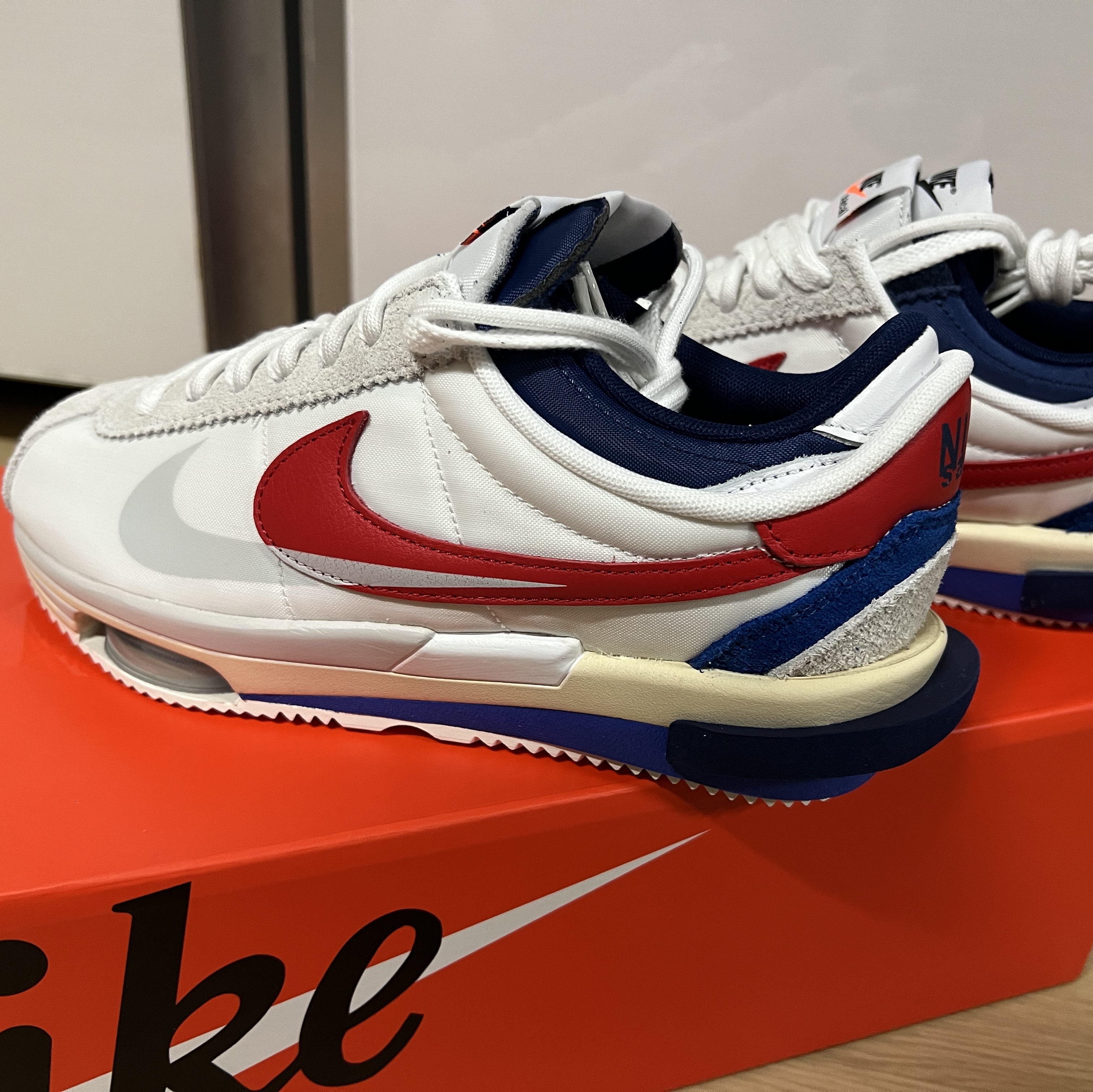 Nike x Sacai Zoom Cortez SP White and University Red 착용 스타일