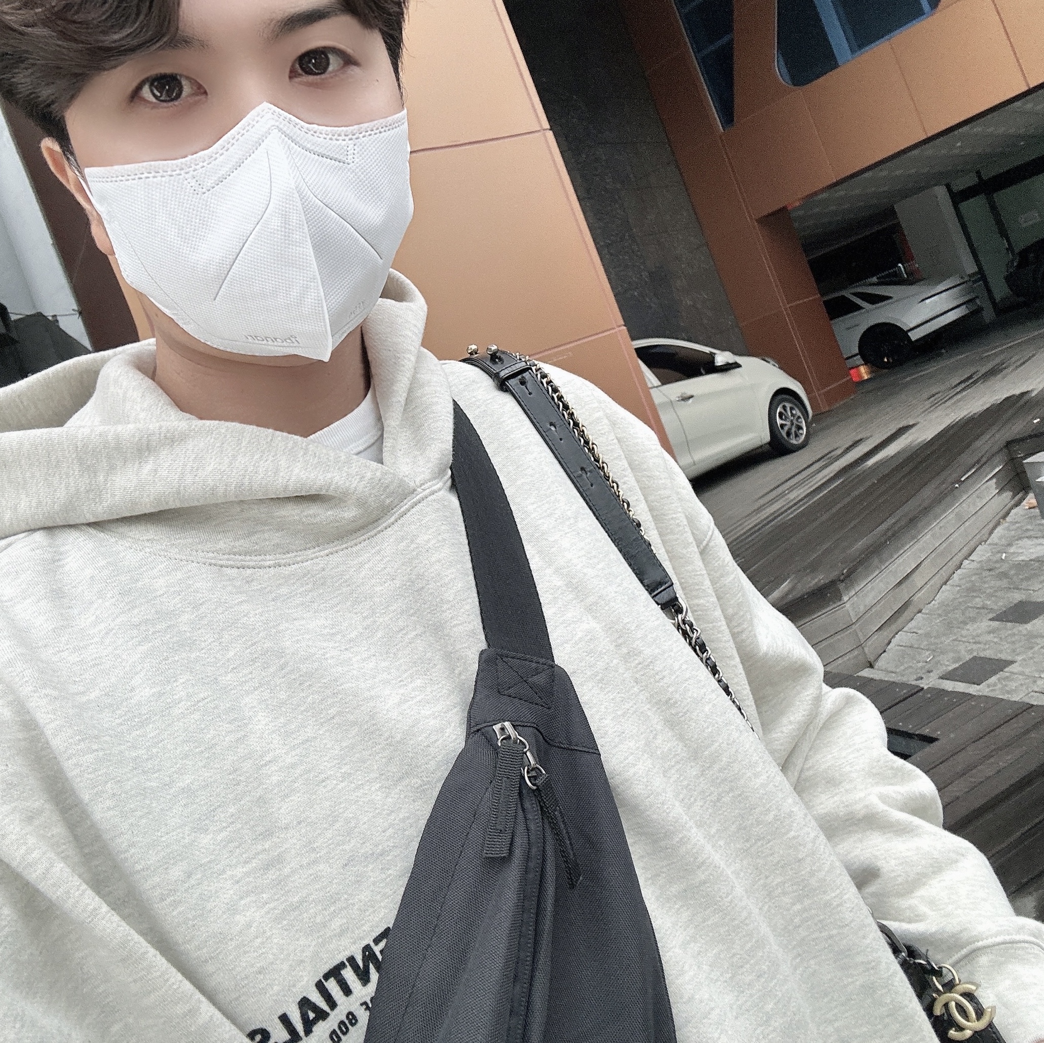 Essentials The Core Collection Hoodie Light Oatmeal 착용 스타일 - 1