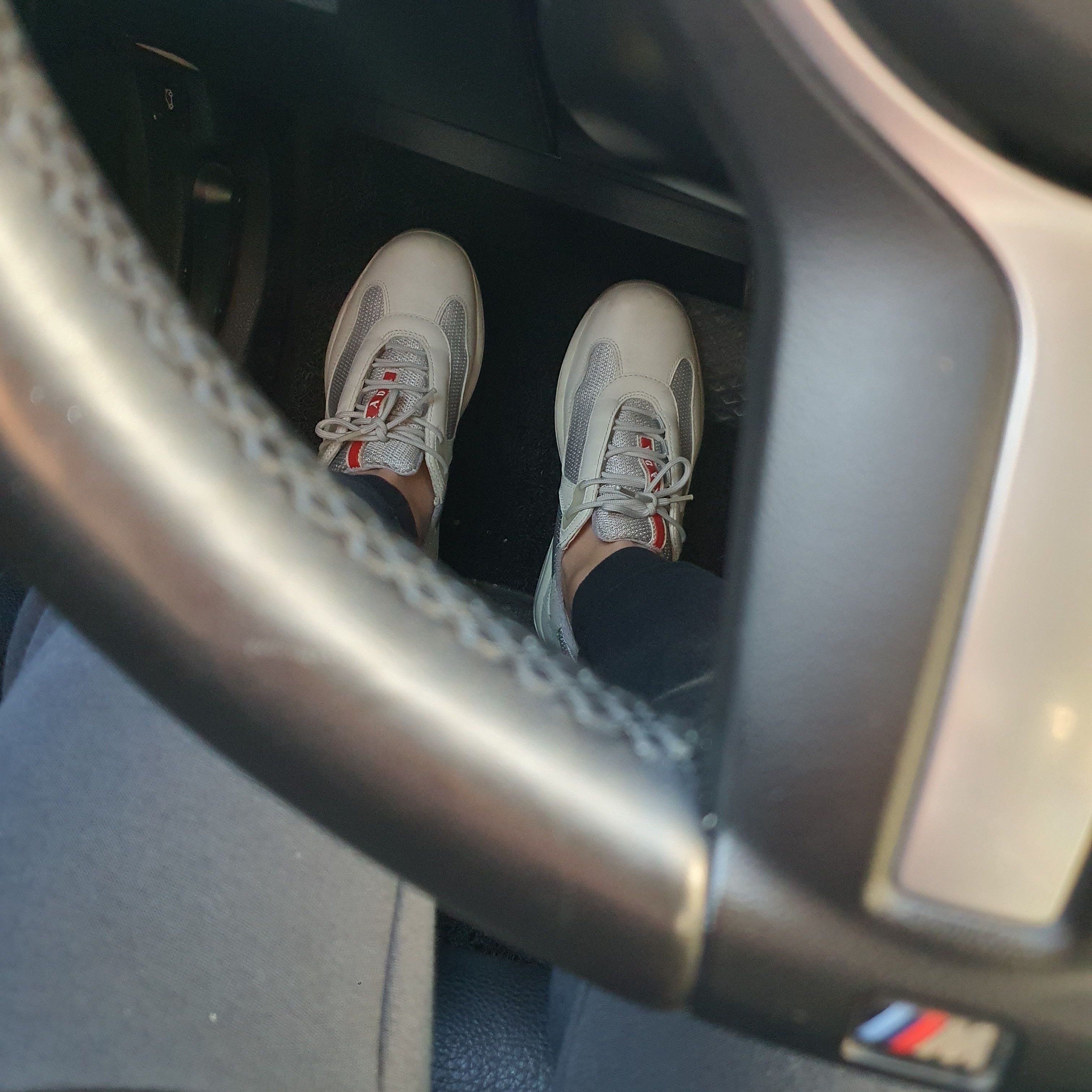 Prada America's Cup Sneakers White Silver 착용 스타일