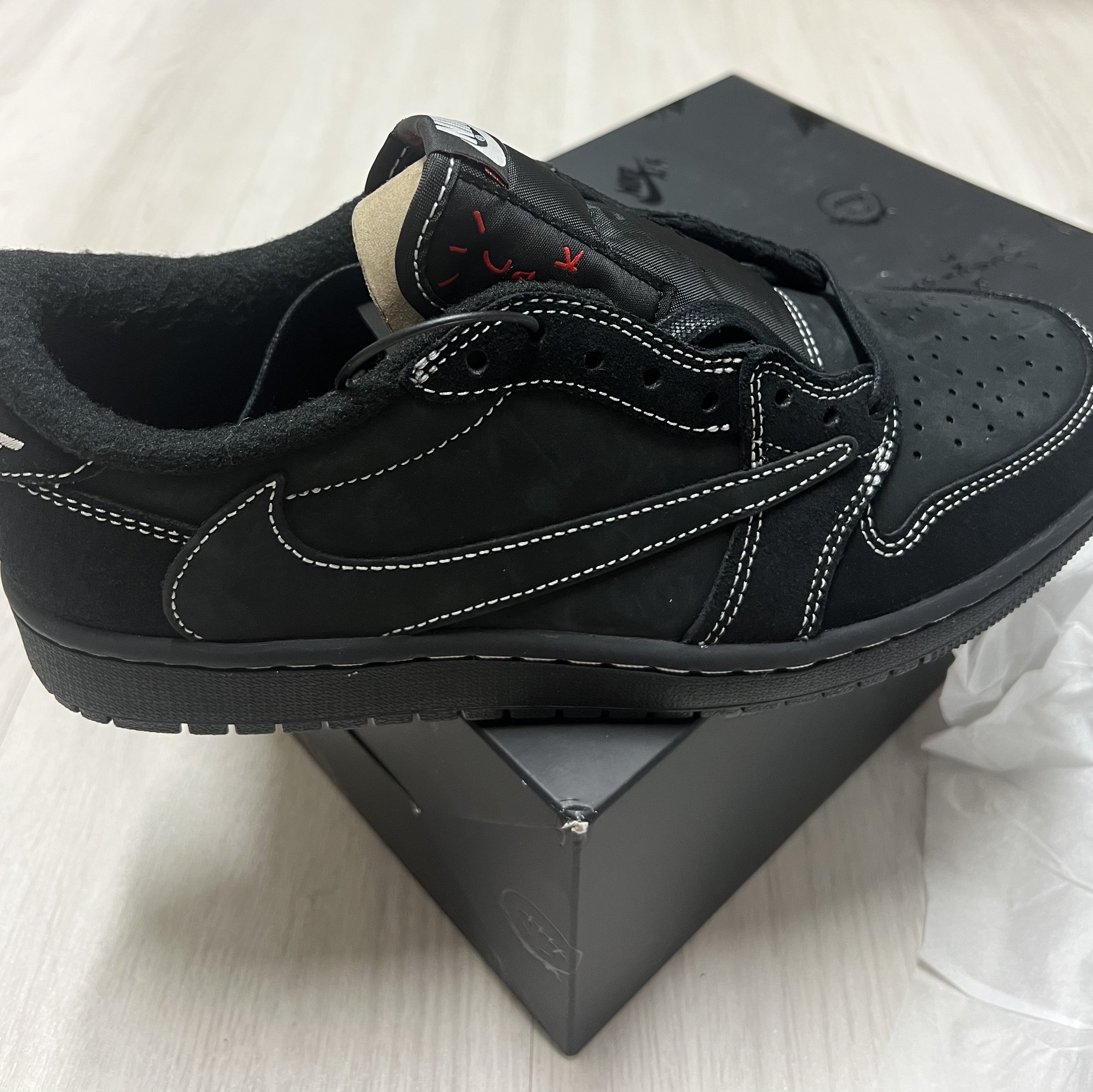 Jordan 1 x Travis Scott Retro Low OG SP Black Phantom 착용 스타일