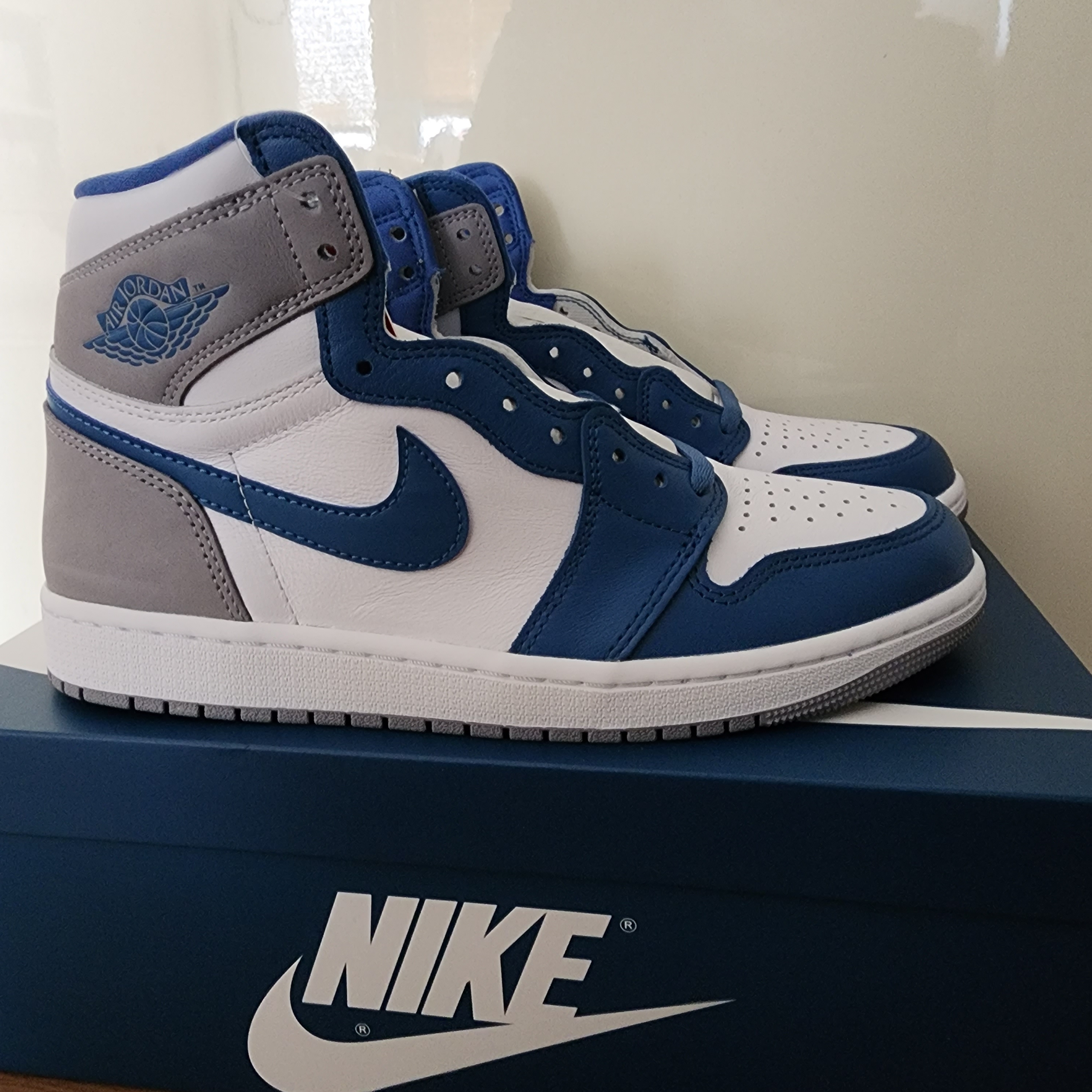 Jordan 1 Retro High OG True Blue 착용 스타일 - 1