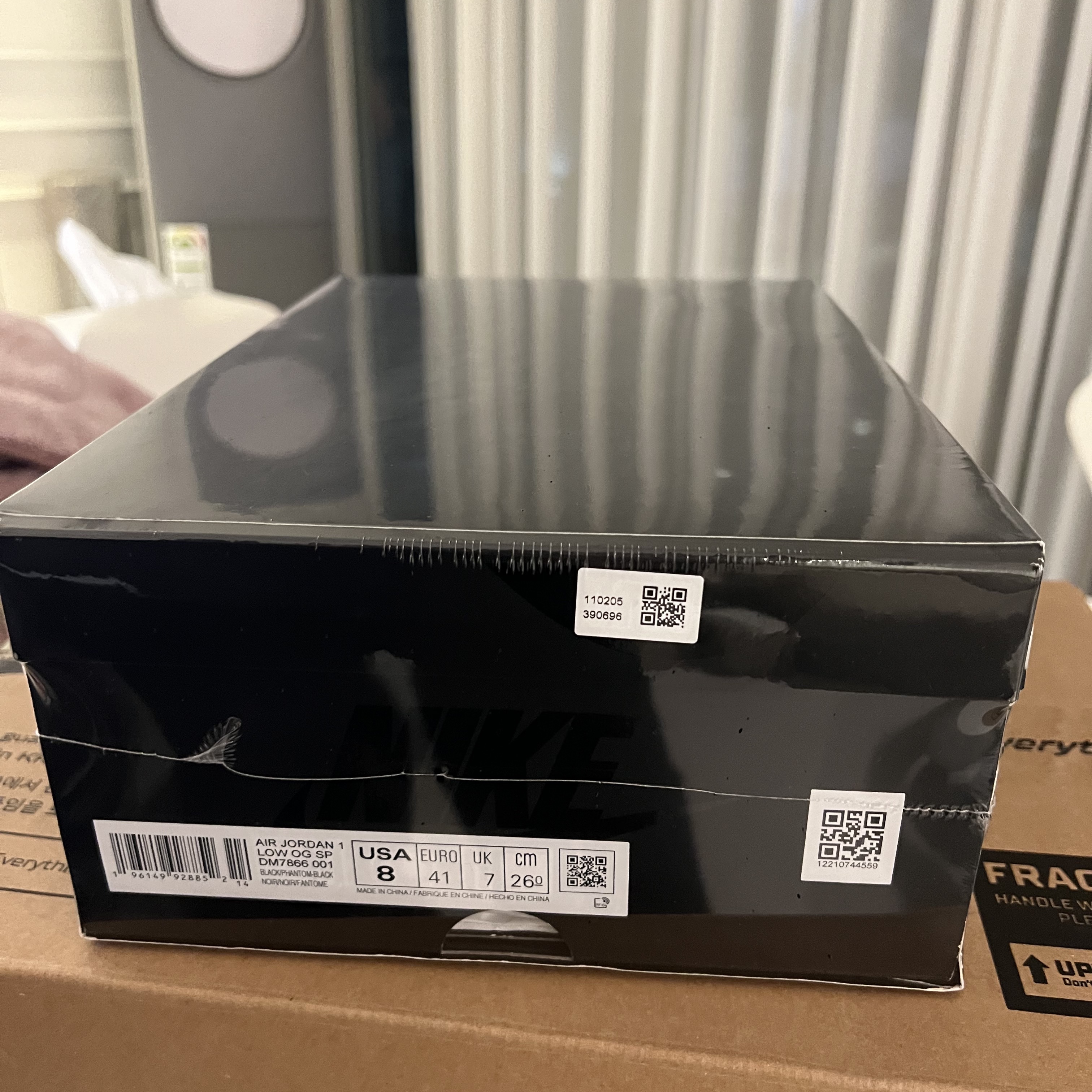 Jordan 1 x Travis Scott Retro Low OG SP Black Phantom 착용 스타일 - 2