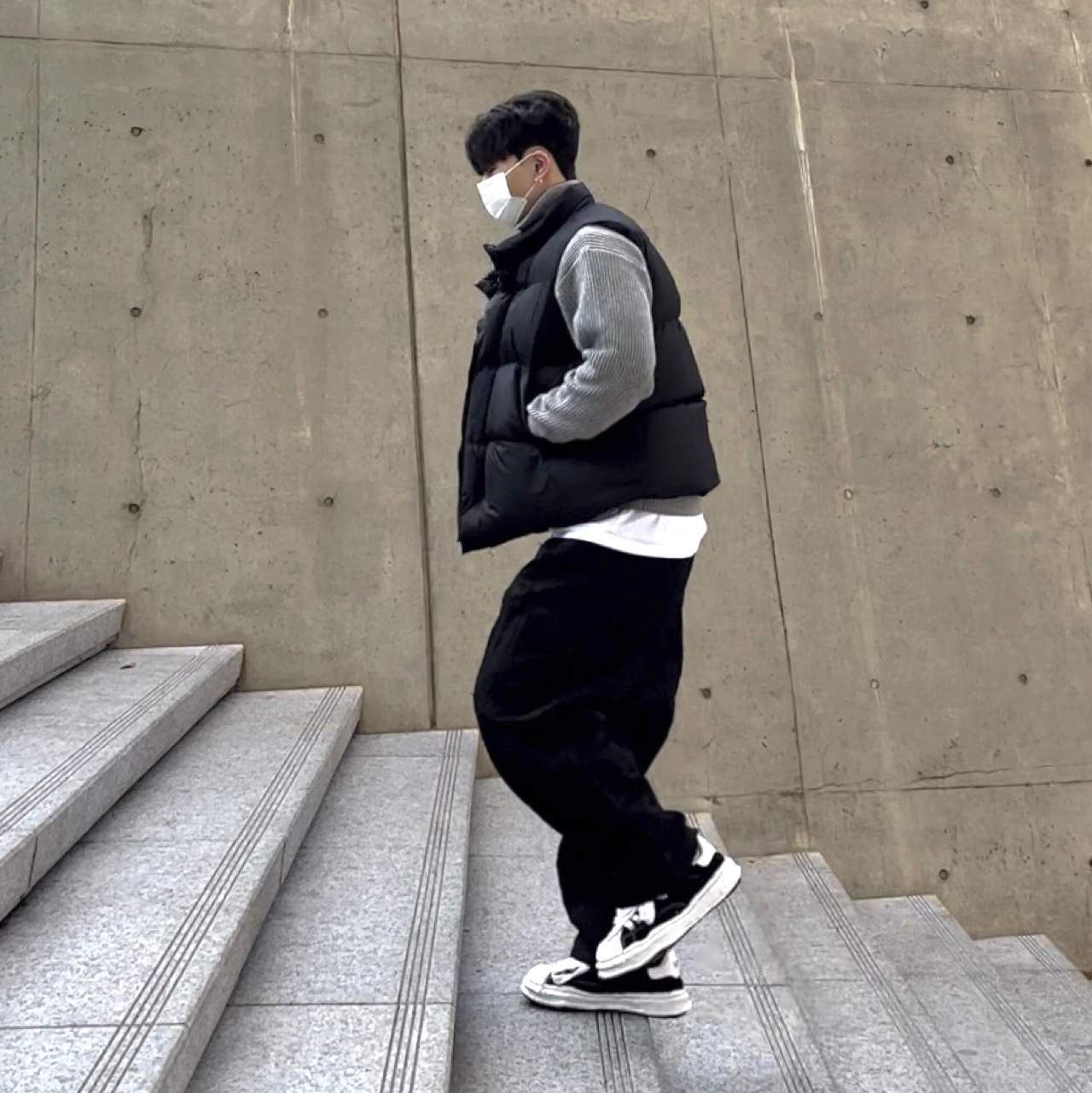 Maison Mihara Yasuhiro Blakey OG Sole Canvas Low-top Sneakers Black 착용 스타일