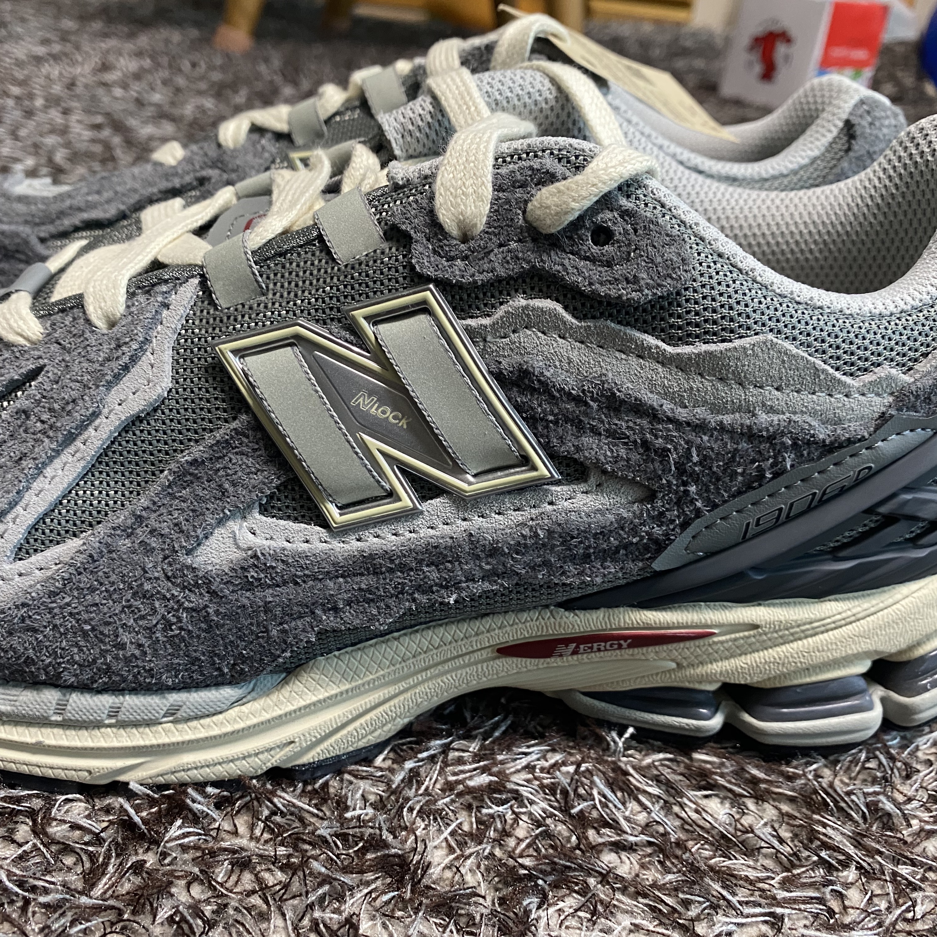 New Balance 1906D Protection Pack Castlerock 착용 스타일 - 2