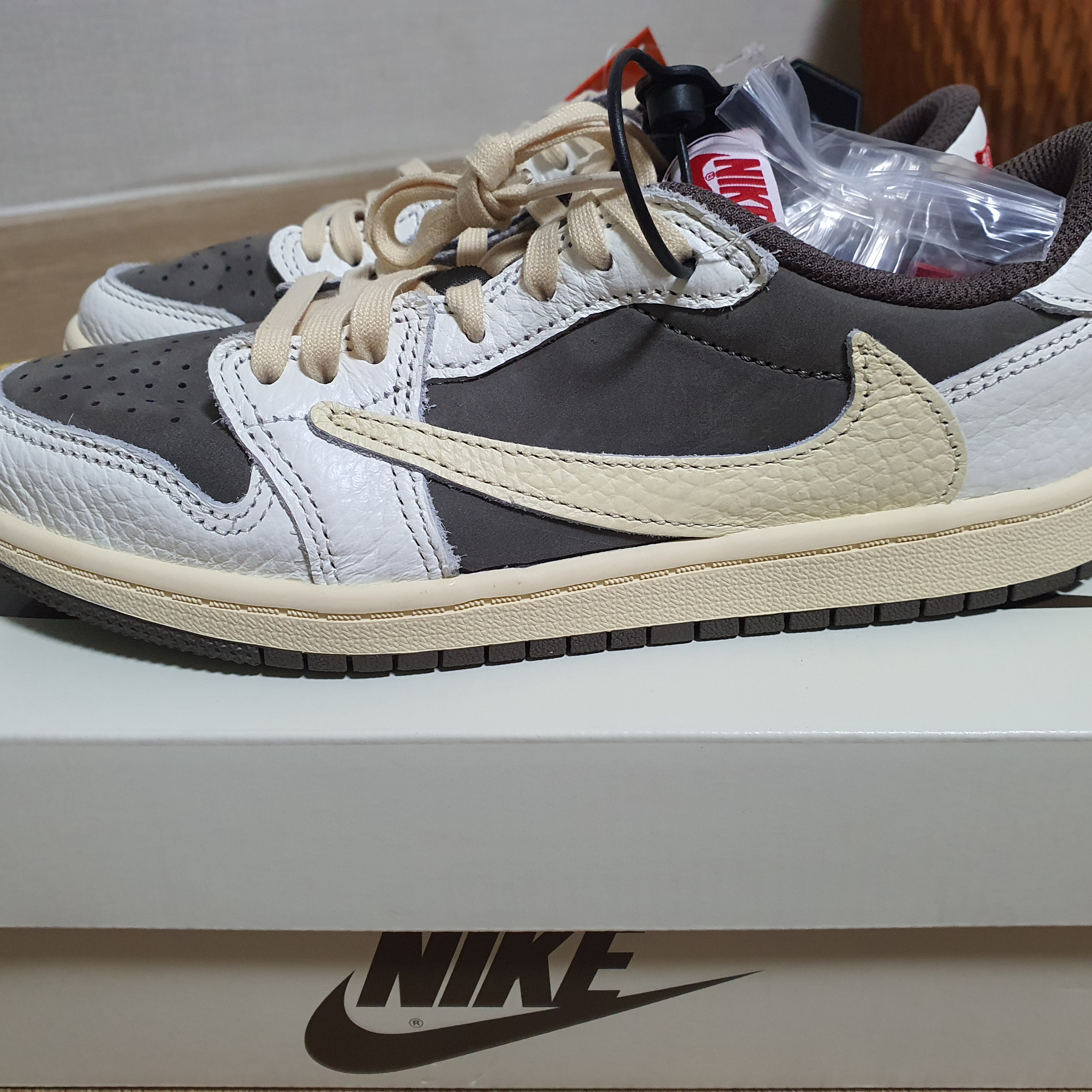 (PS) Jordan 1 x Travis Scott Retro Low OG SP Sail and Ridgerock 착용 스타일 - 2