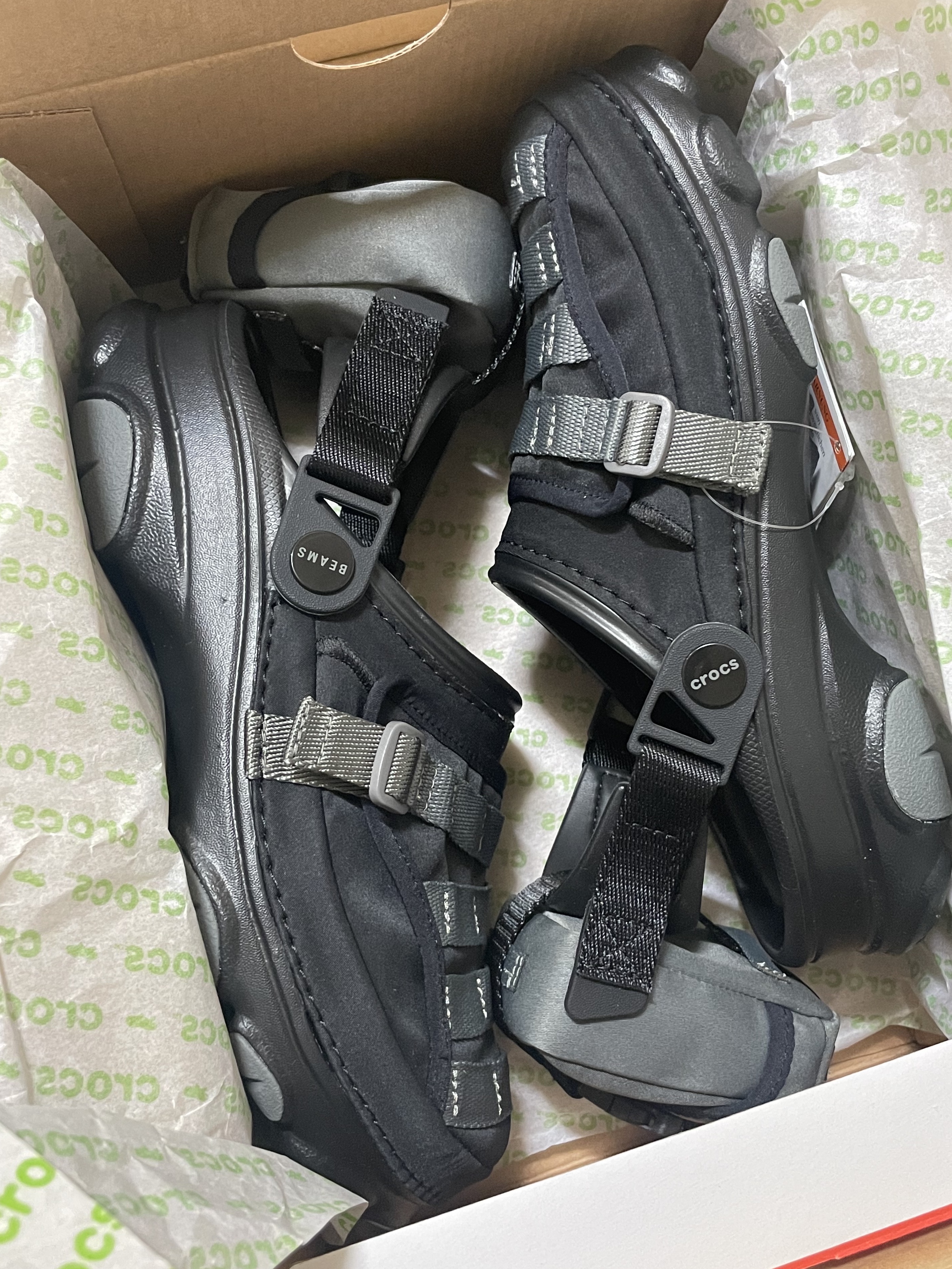 Crocs x Beams Classic All Terrain MA-1 Jacket Clog Black 착용 스타일