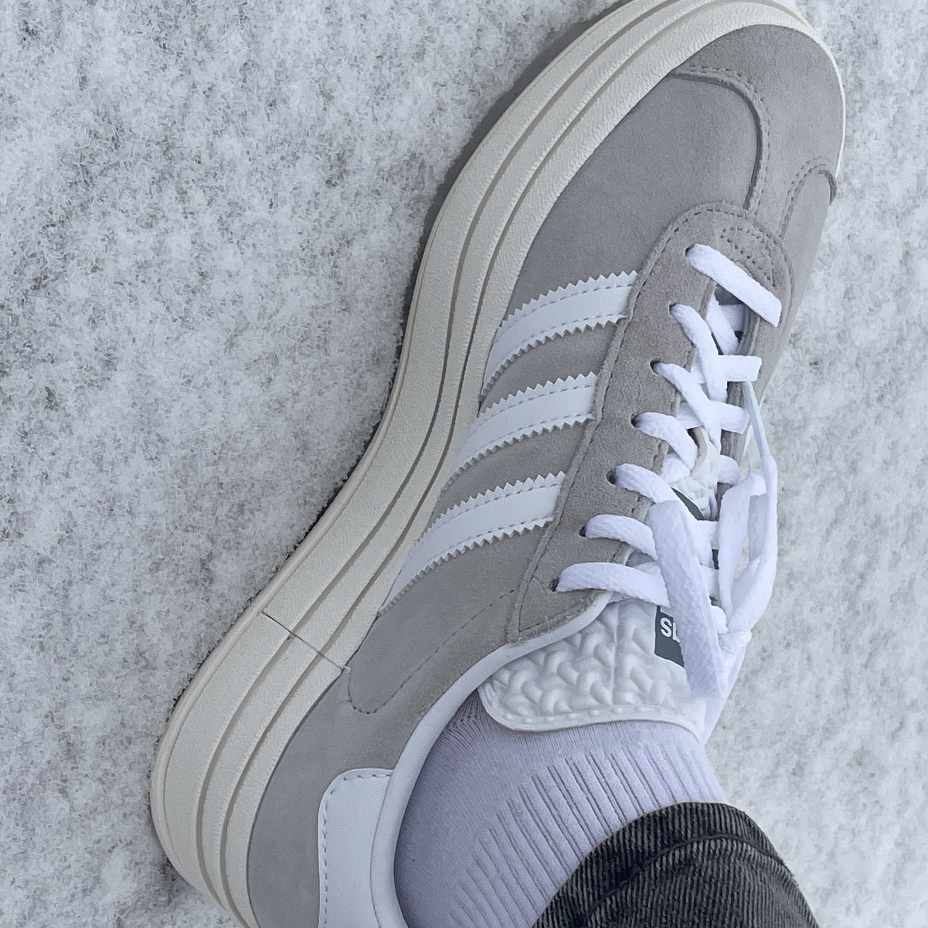 (W) Adidas Gazelle Bold Grey Cloud White 착용 스타일