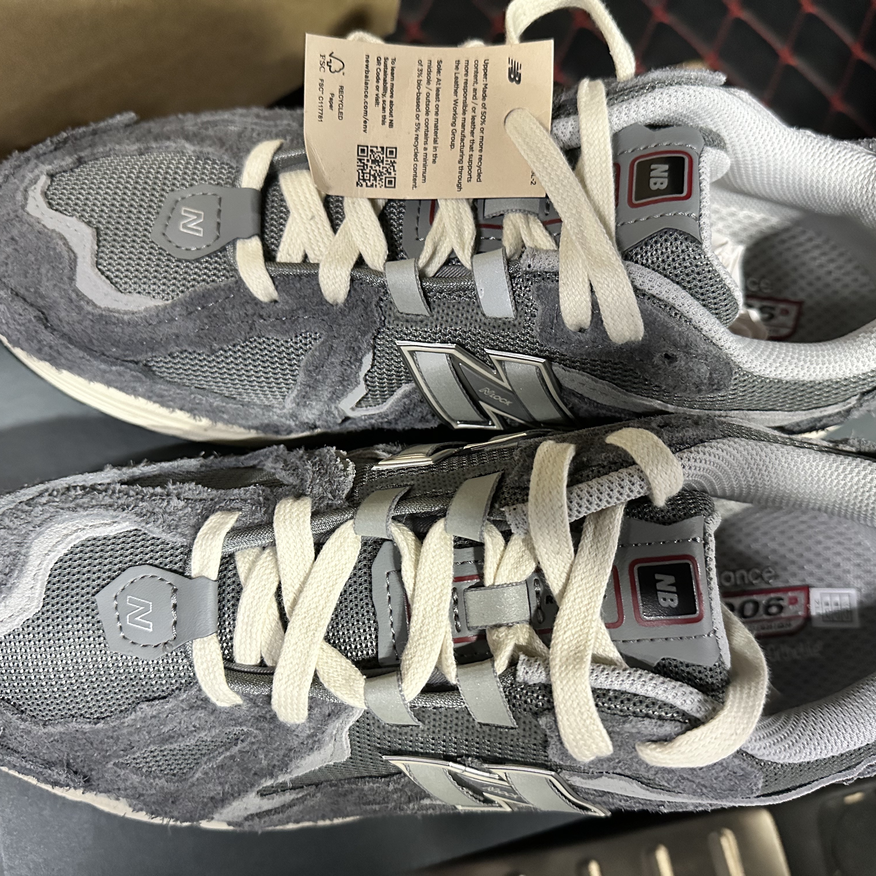 New Balance 1906D Protection Pack Castlerock 착용 스타일 - 2