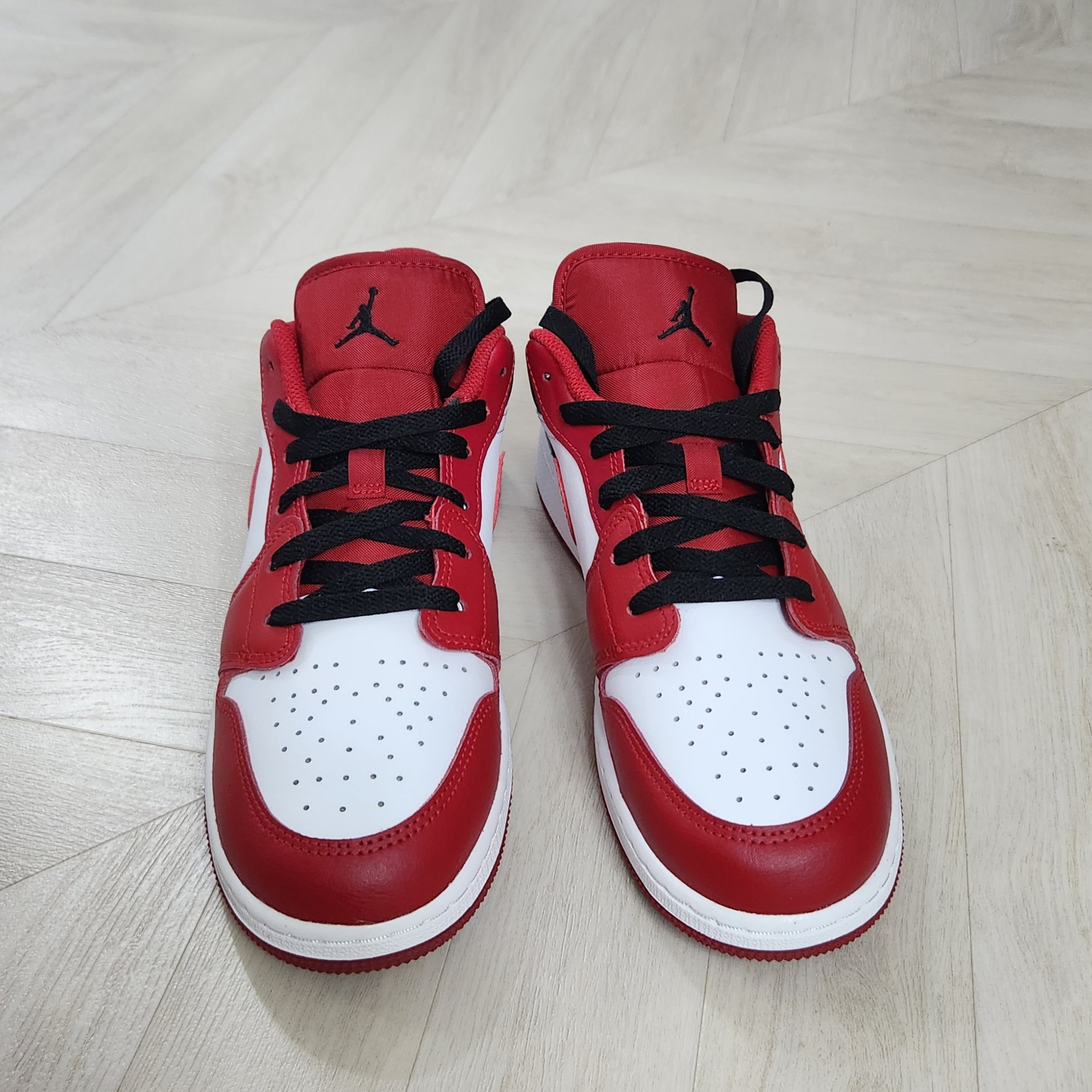 (GS) Jordan 1 Low White Gym Red Black 착용 스타일 - 2