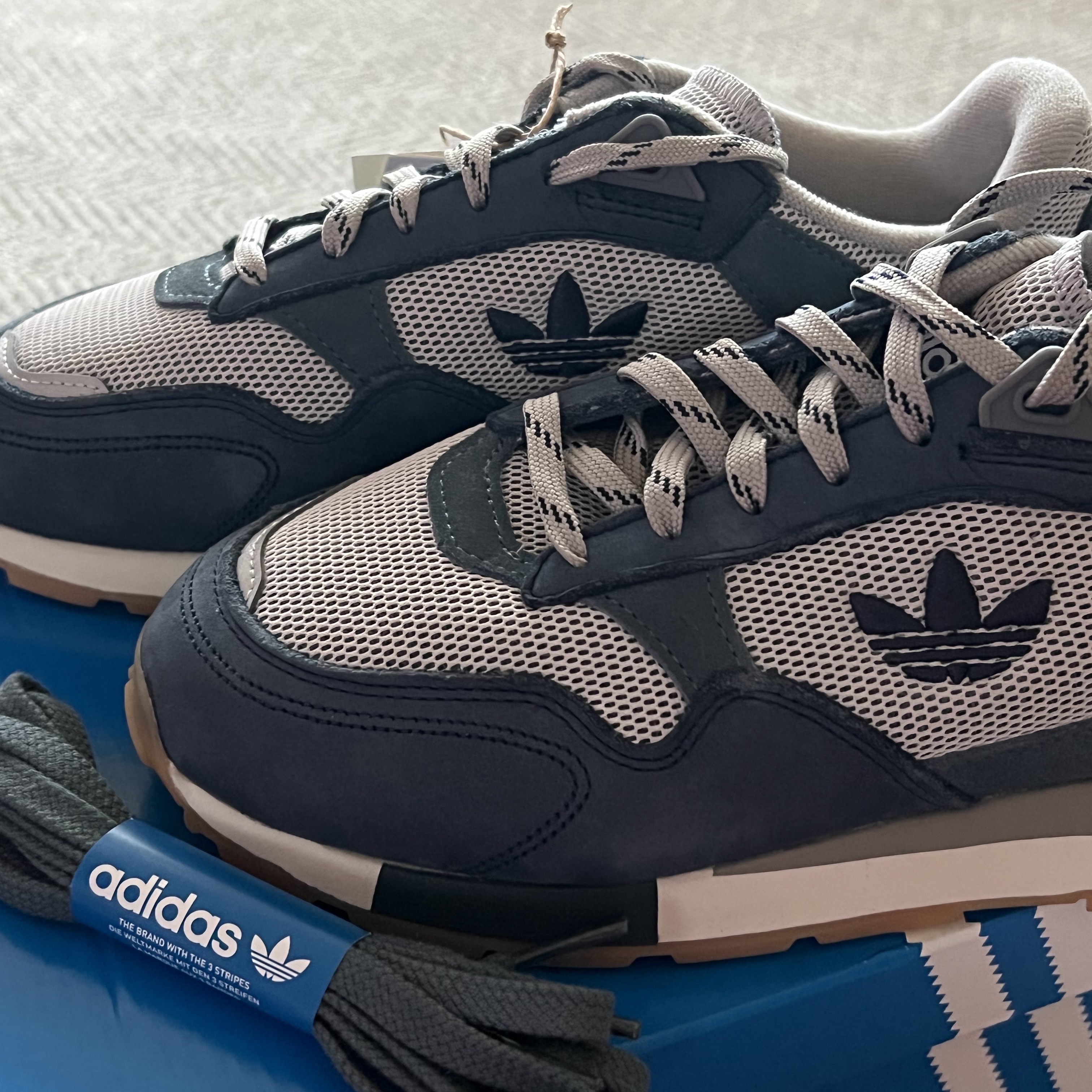 Adidas Treziod Clear Granite 착용 스타일