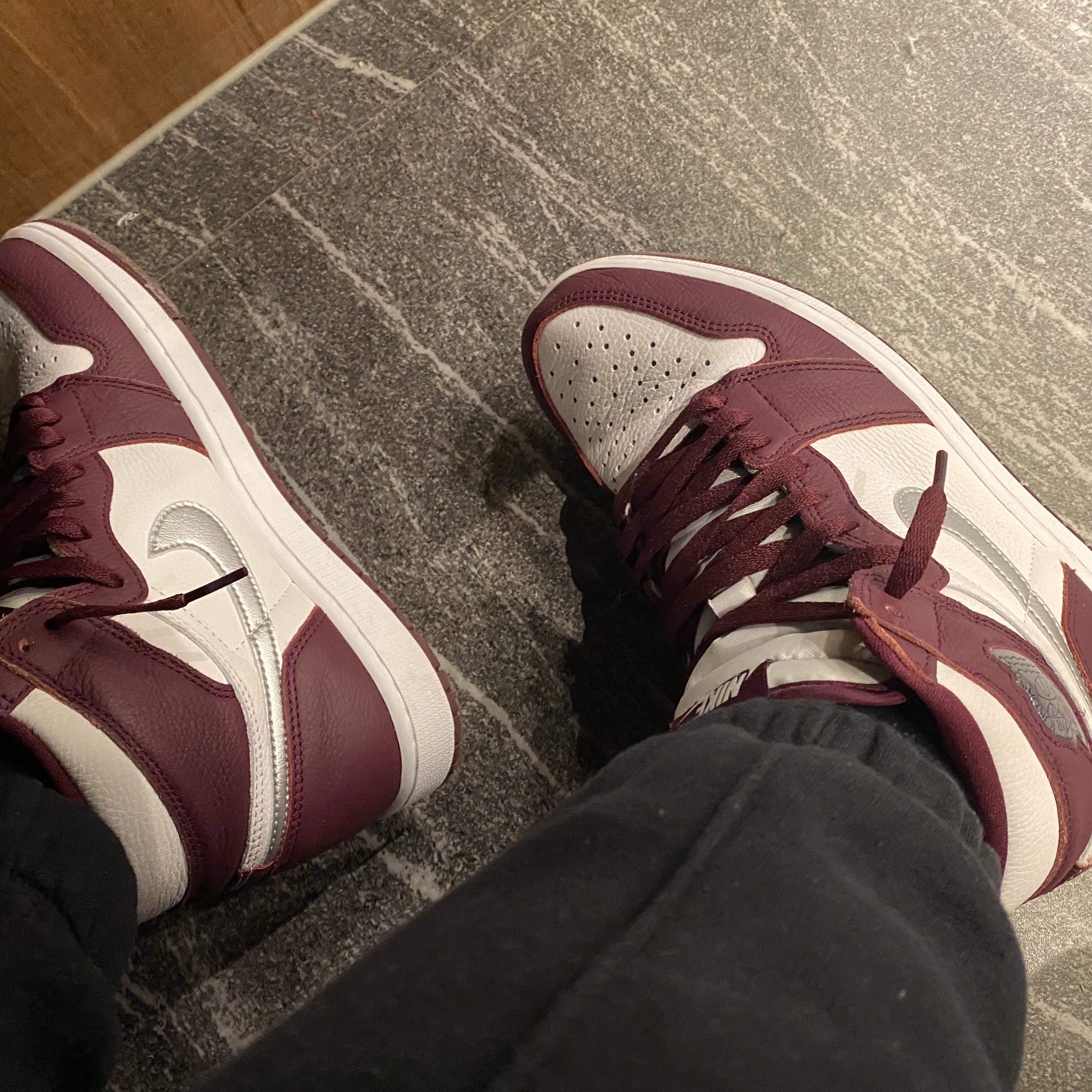 Jordan 1 Retro High OG Bordeaux 착용 스타일